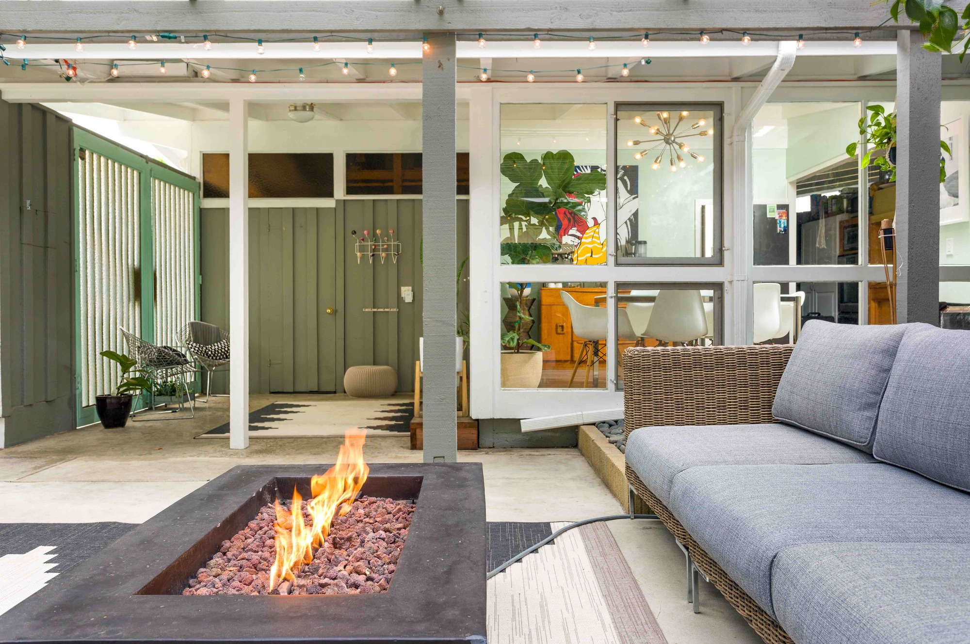 Mid-Century Modern Long Beach, California Style - Gallery photo 4 of 9