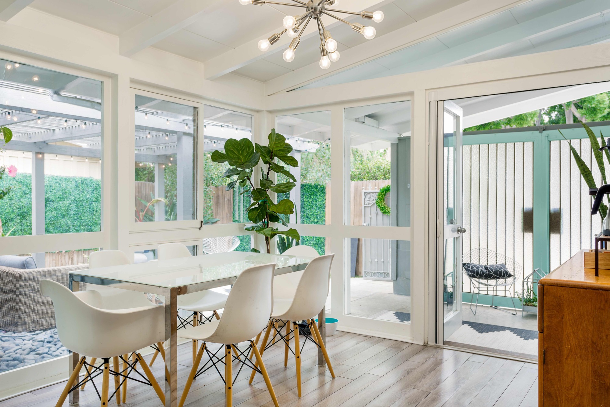 Mid-Century Modern Long Beach, California Style - Gallery photo 6 of 9