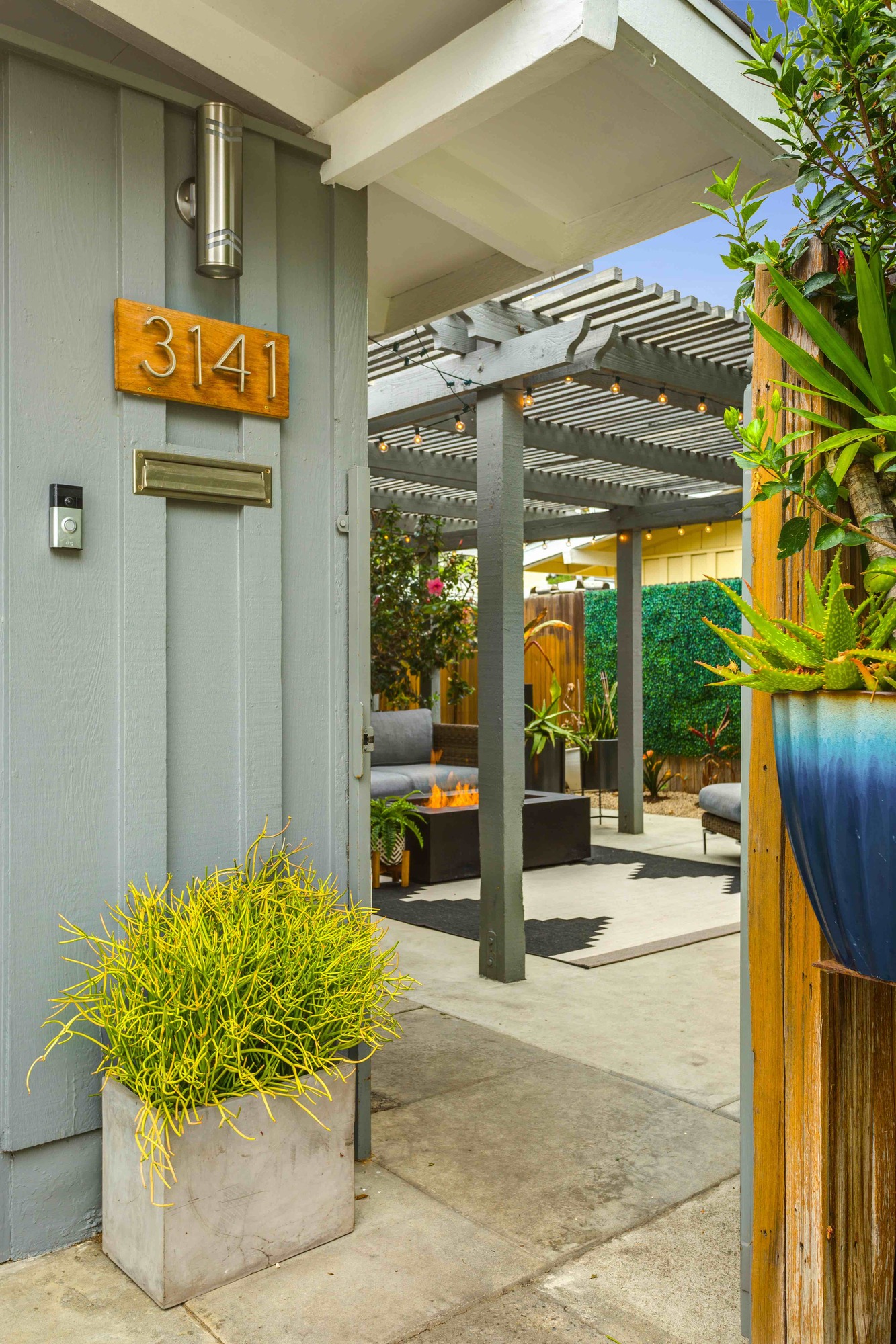 Mid-Century Modern Long Beach, California Style - Gallery photo 8 of 9