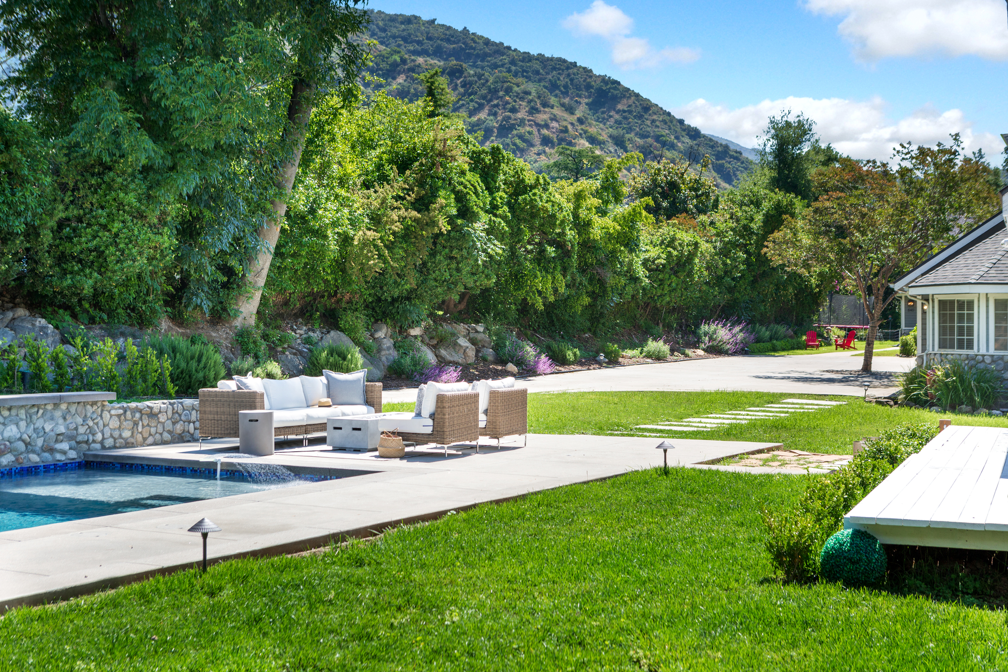 Cape Cod Modern in the Monrovia, California Suburbs - Photo 2