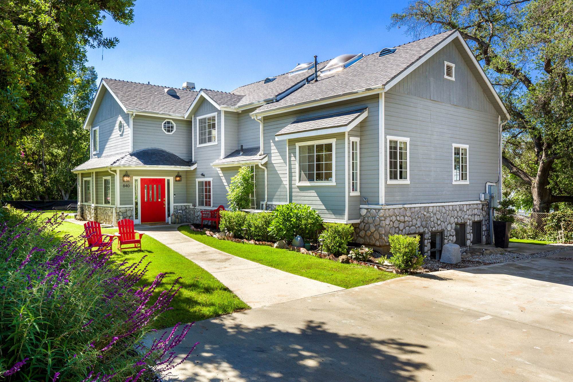 Cape Cod Modern in the Monrovia, California Suburbs - Photo 5