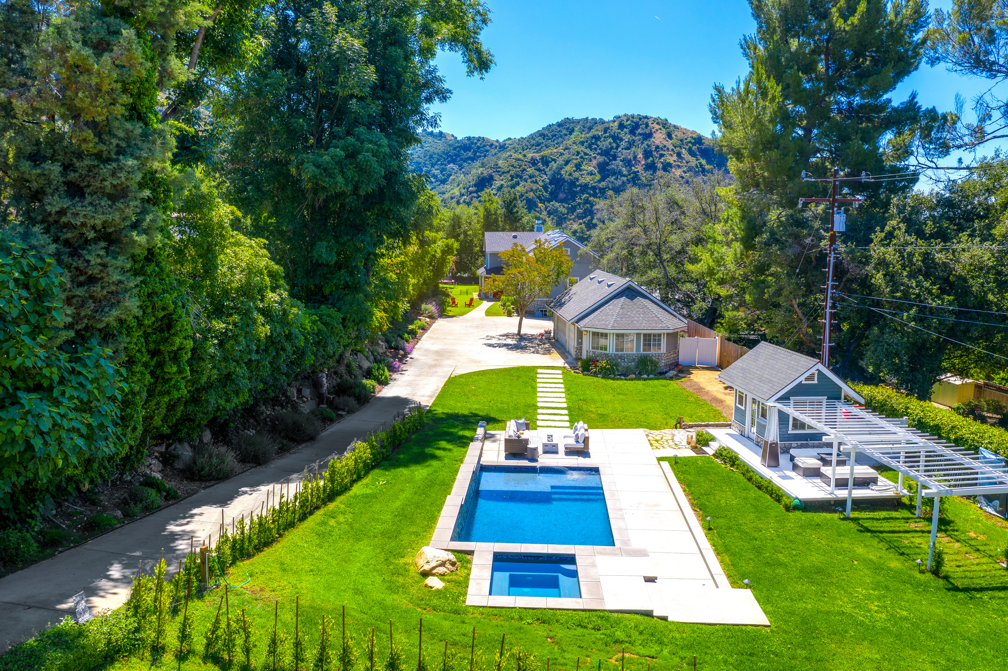 Cape Cod Modern in the Monrovia, California Suburbs - Photo 8