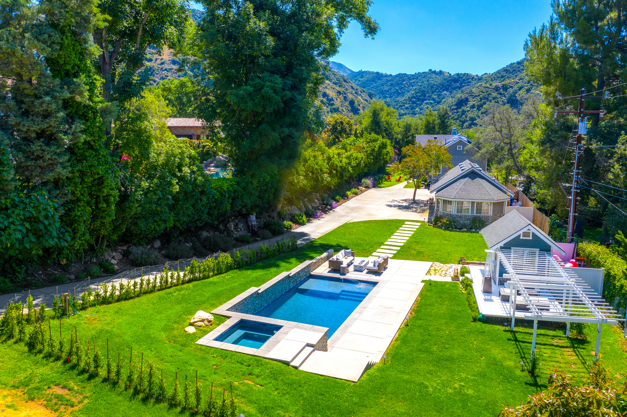 Cape Cod Modern in the Monrovia, California Suburbs - Photo 9