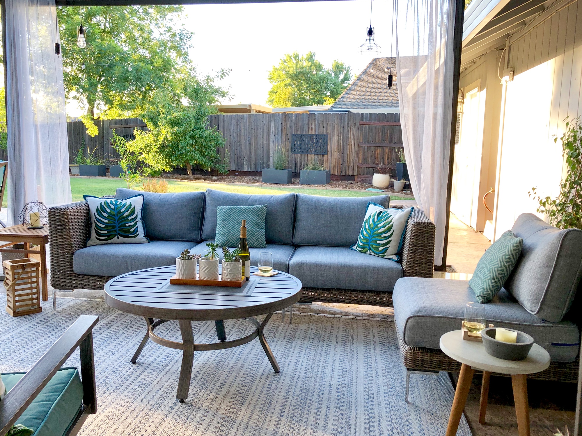 California Casual Outdoor Living Room in Folsom - Photo 2