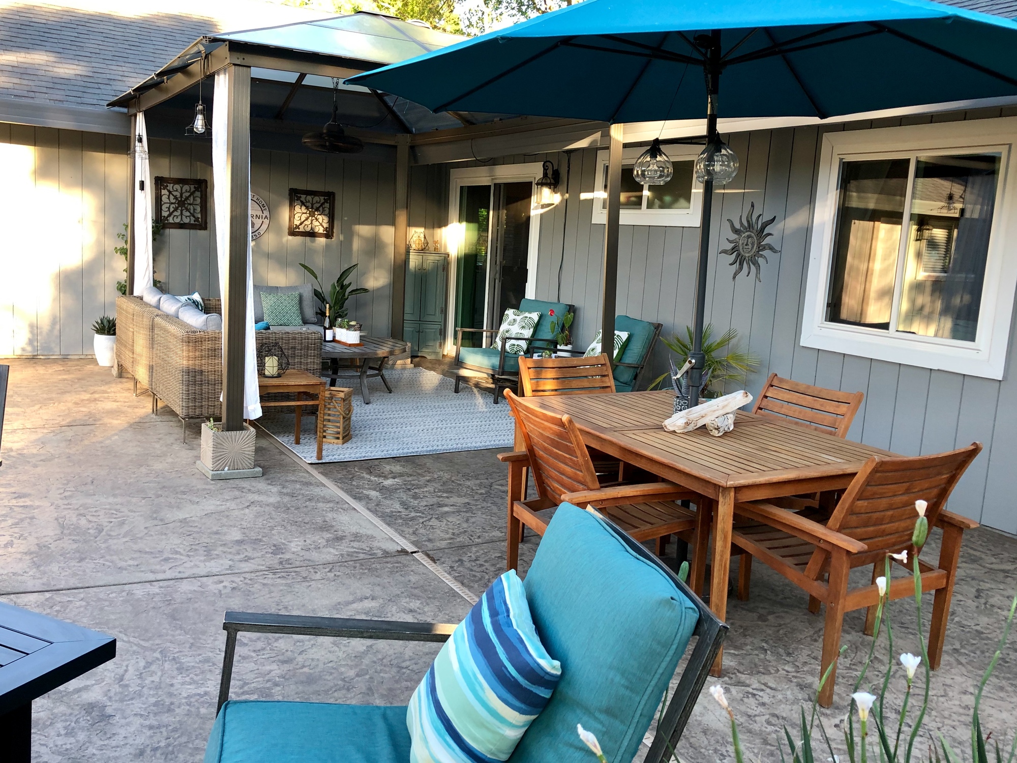 California Casual Outdoor Living Room in Folsom - Photo 4