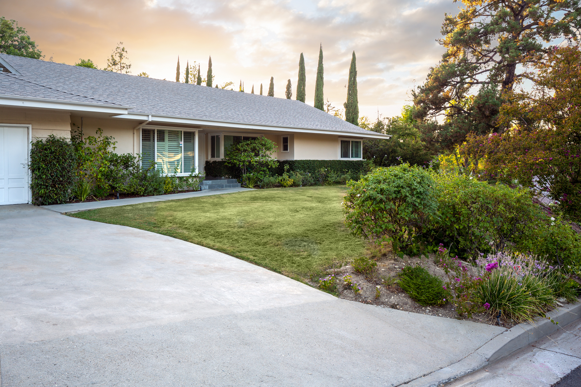 Lush Staycation Home in Tarzana - Photo 10