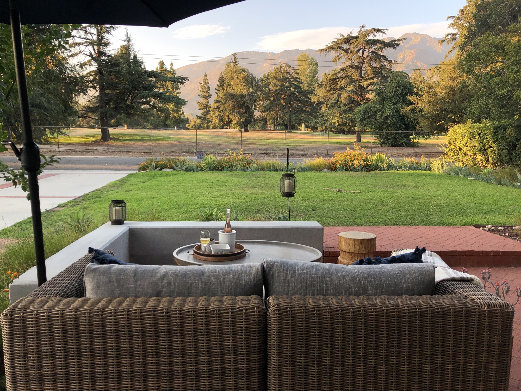 Mid Century-Style Front Yard with a View of Altadena - Gallery photo 6 of 11
