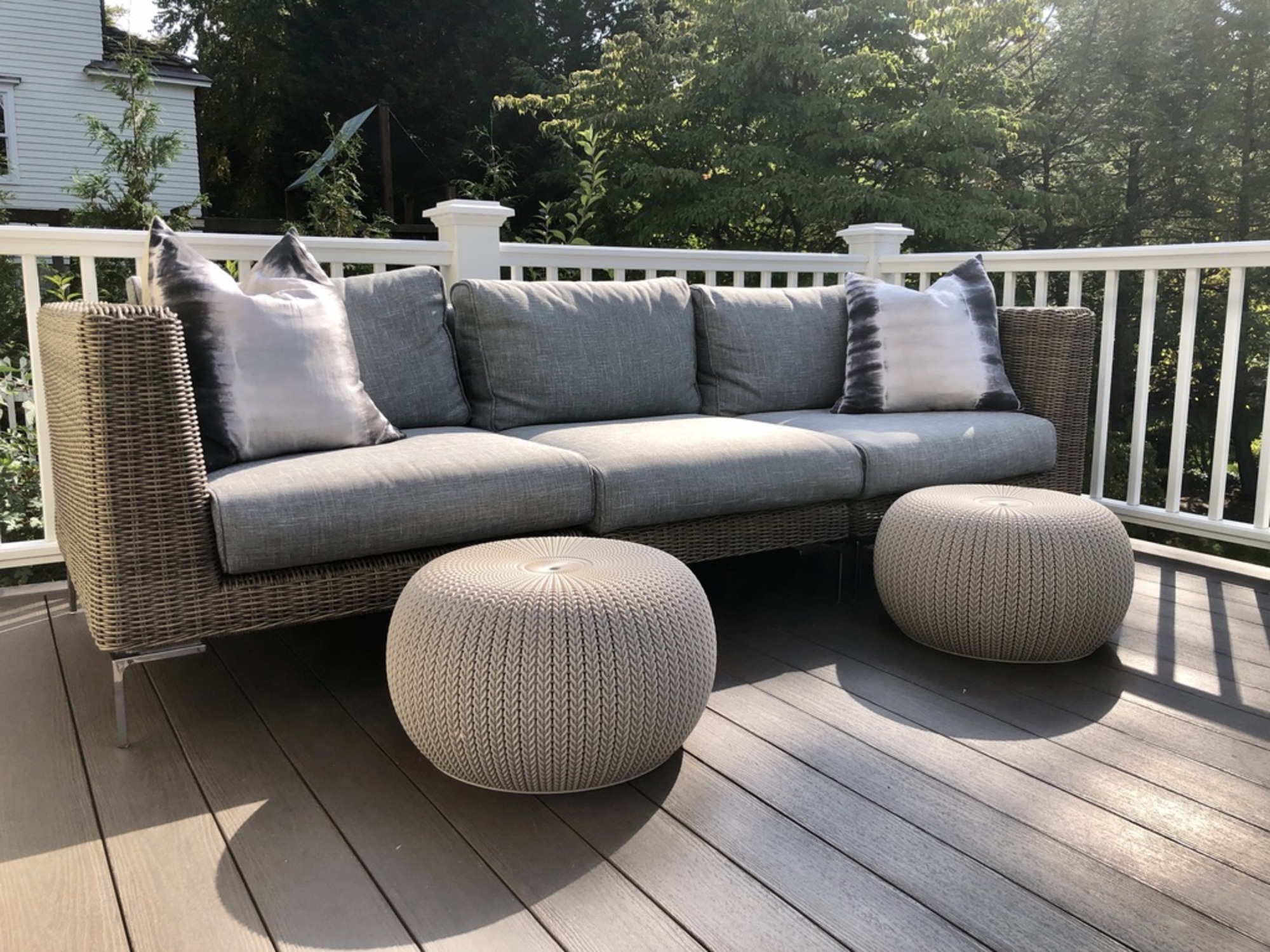 Transitional Outdoor Living Room in New York - Photo 3