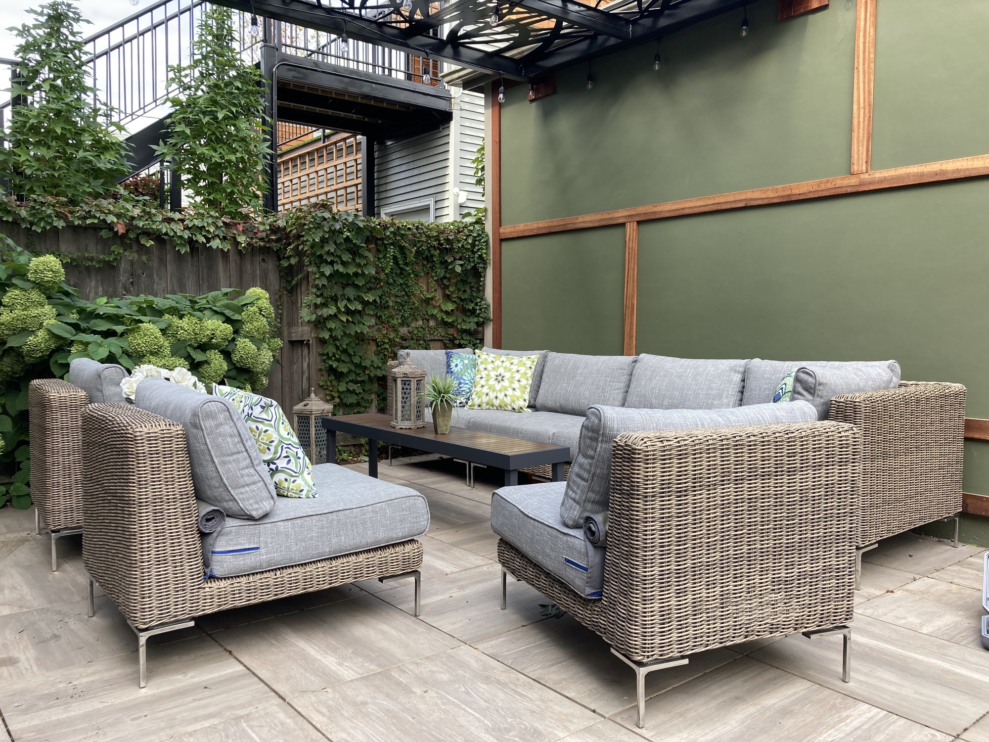 A Cozy and Contemporary Backyard in Chicago - Photo 1