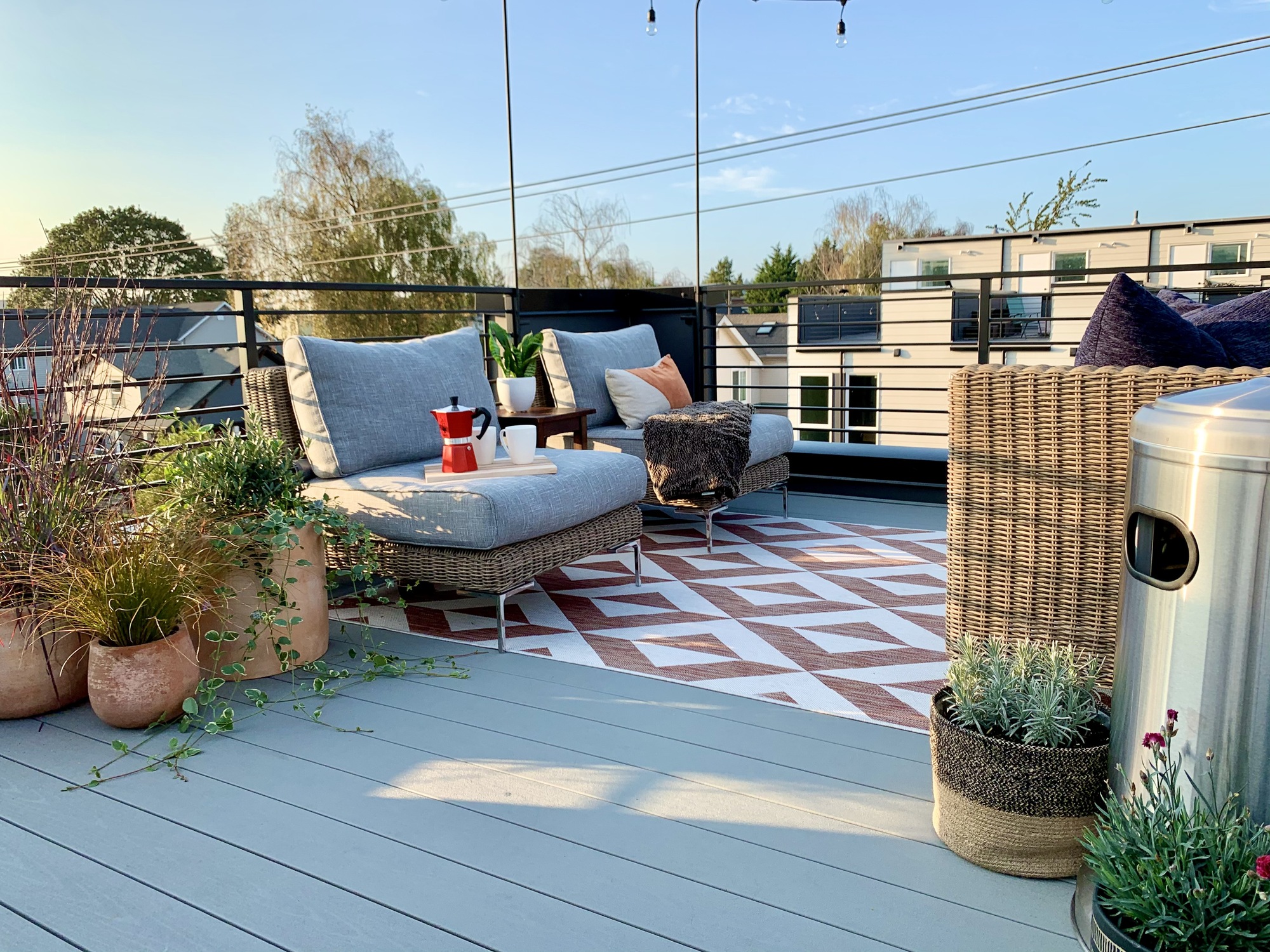 Modern Rooftop Escape in Seattle - Photo 5