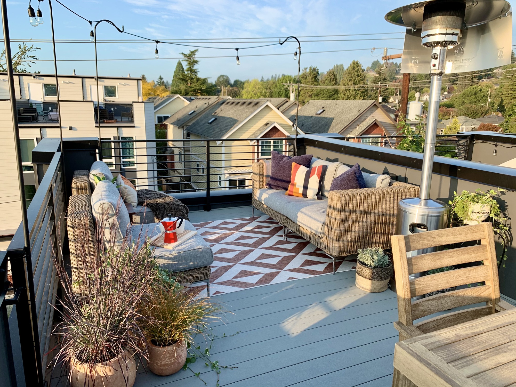 Modern Rooftop Escape in Seattle - Photo 6