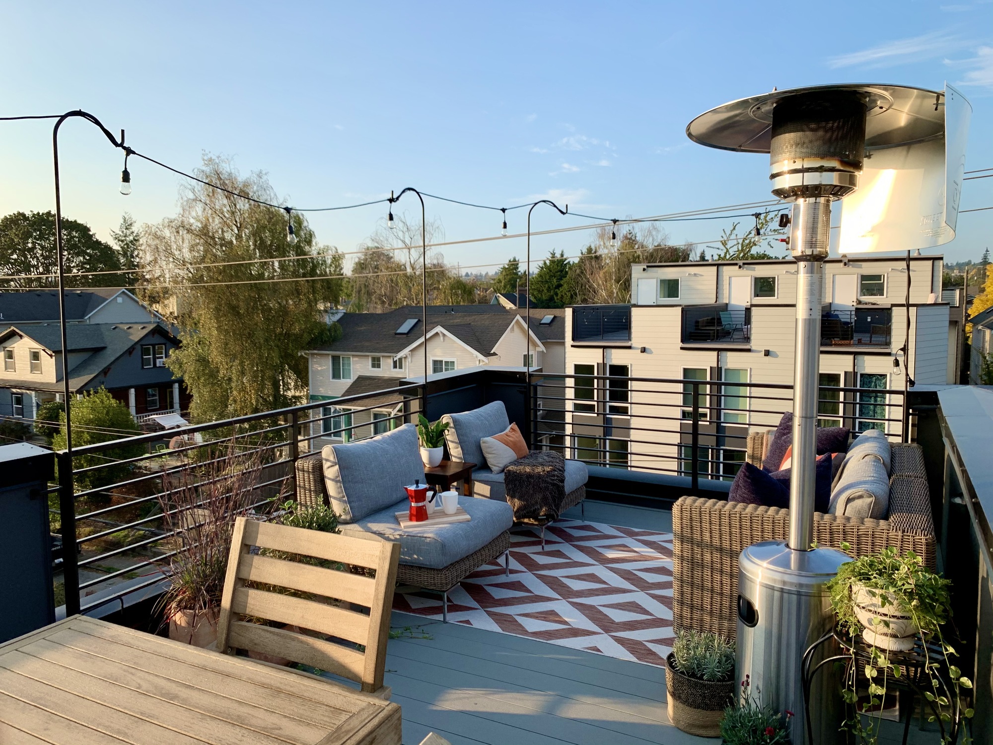 Modern Rooftop Escape in Seattle - Photo 7