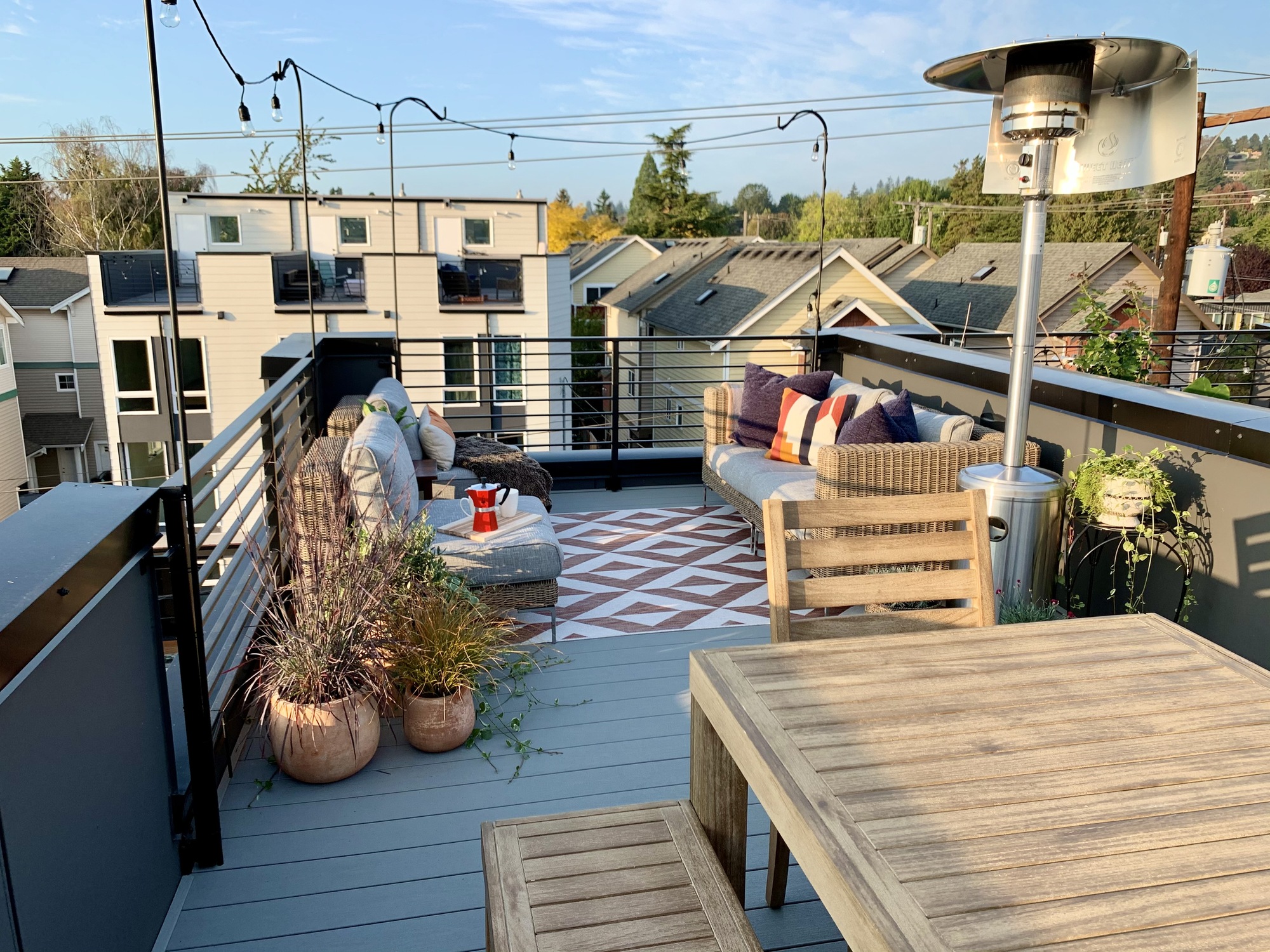 Modern Rooftop Escape in Seattle - Photo 8