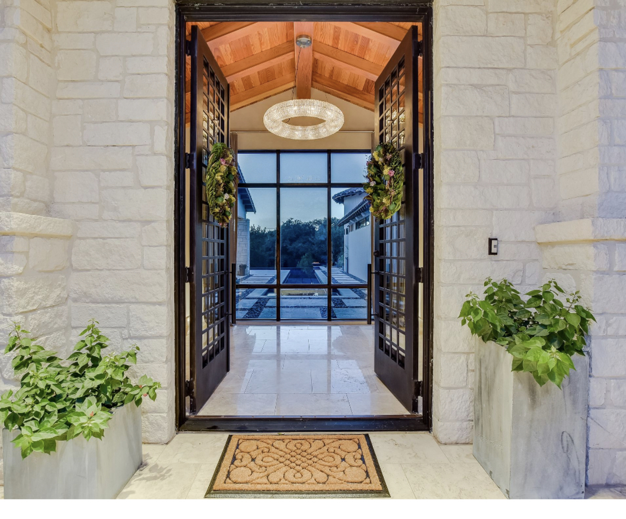 Poolside Paradise in San Antonio, Texas - Photo 11