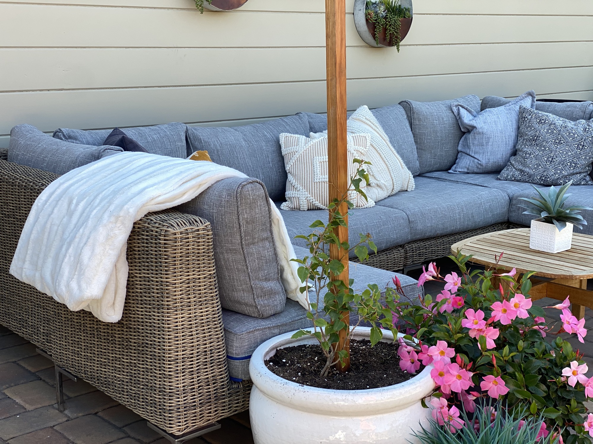 A Space For Family Traditions in Menlo Park - Photo 1