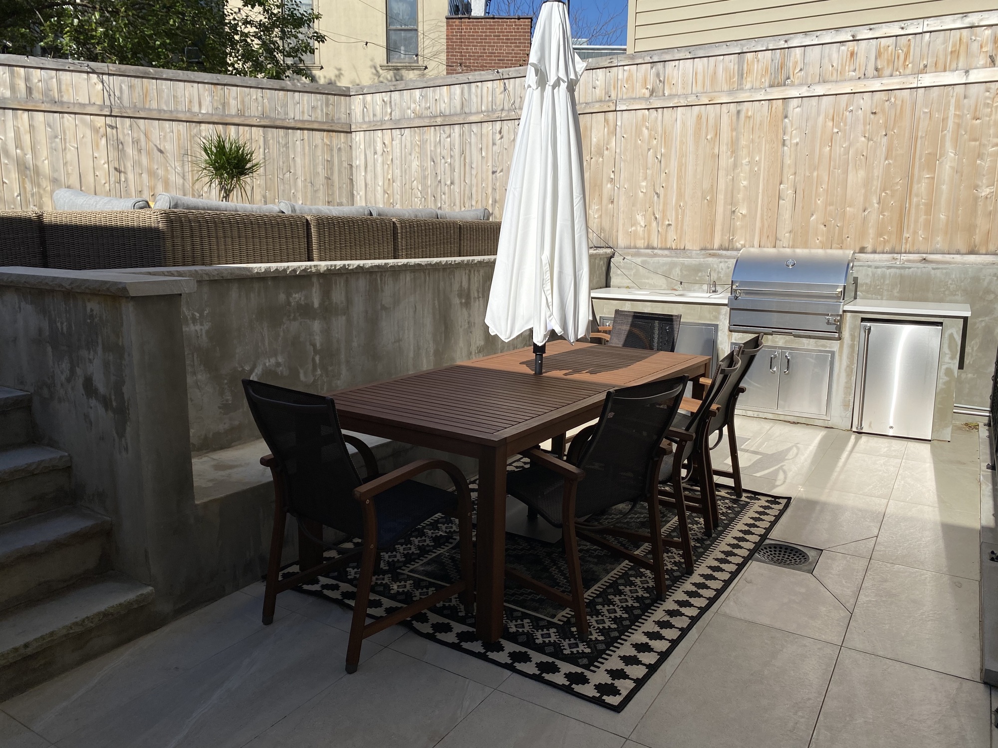 Coveted Backyard Space in Brooklyn - Photo 7