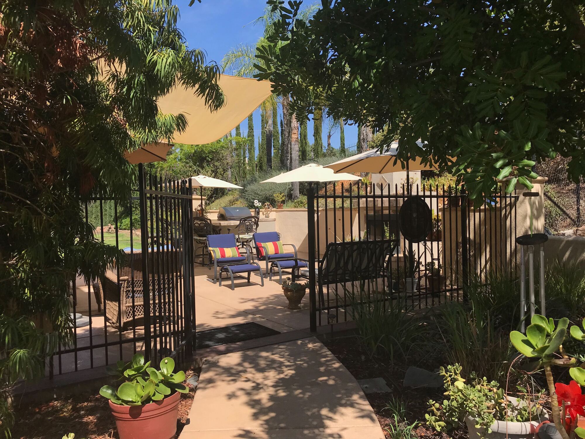 Neo-Eclectic Ranch in Escondido - Gallery photo 12 of 13