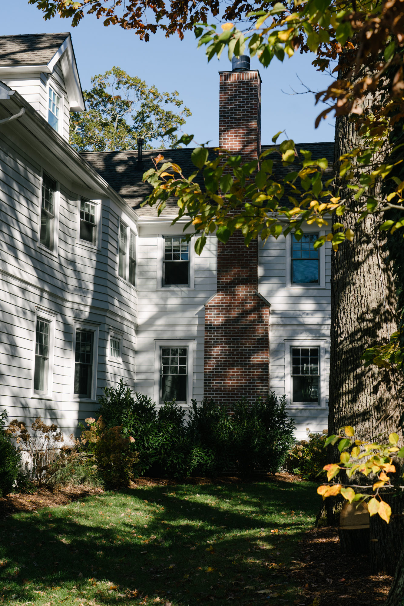 Scandinavian Minimalist Patio in Summit, New Jersey - Photo 7