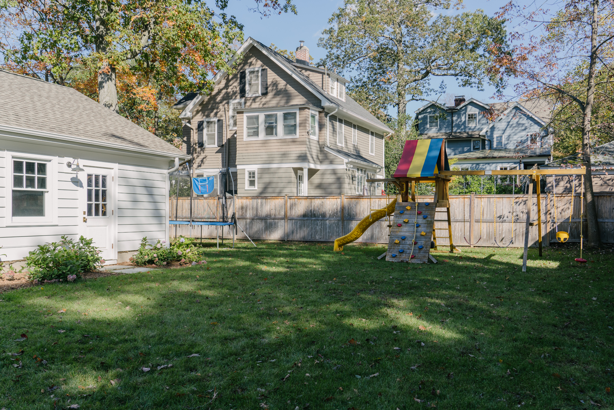 Scandinavian Minimalist Patio in Summit, New Jersey - Photo 9