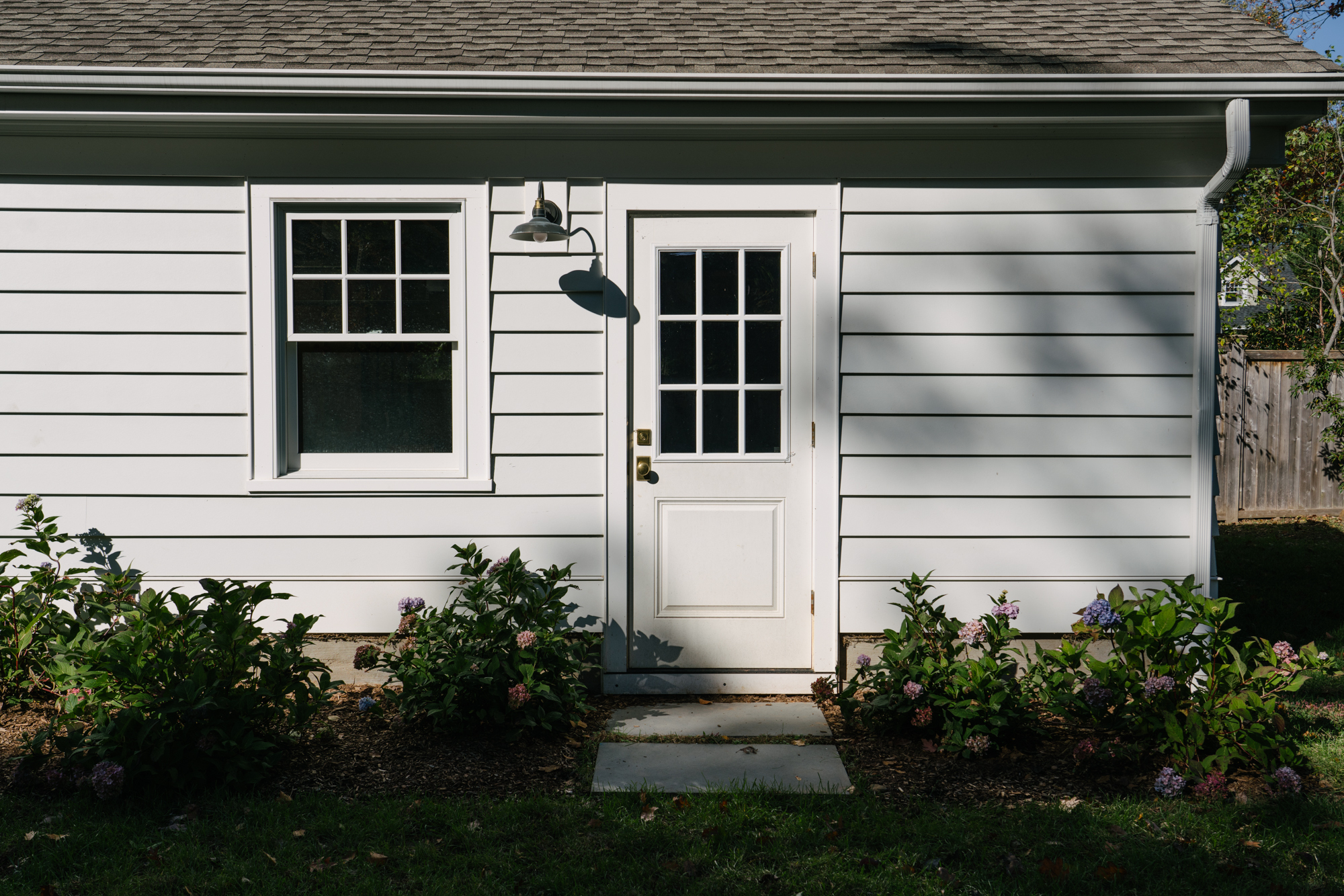 Scandinavian Minimalist Patio in Summit, New Jersey - Photo 10