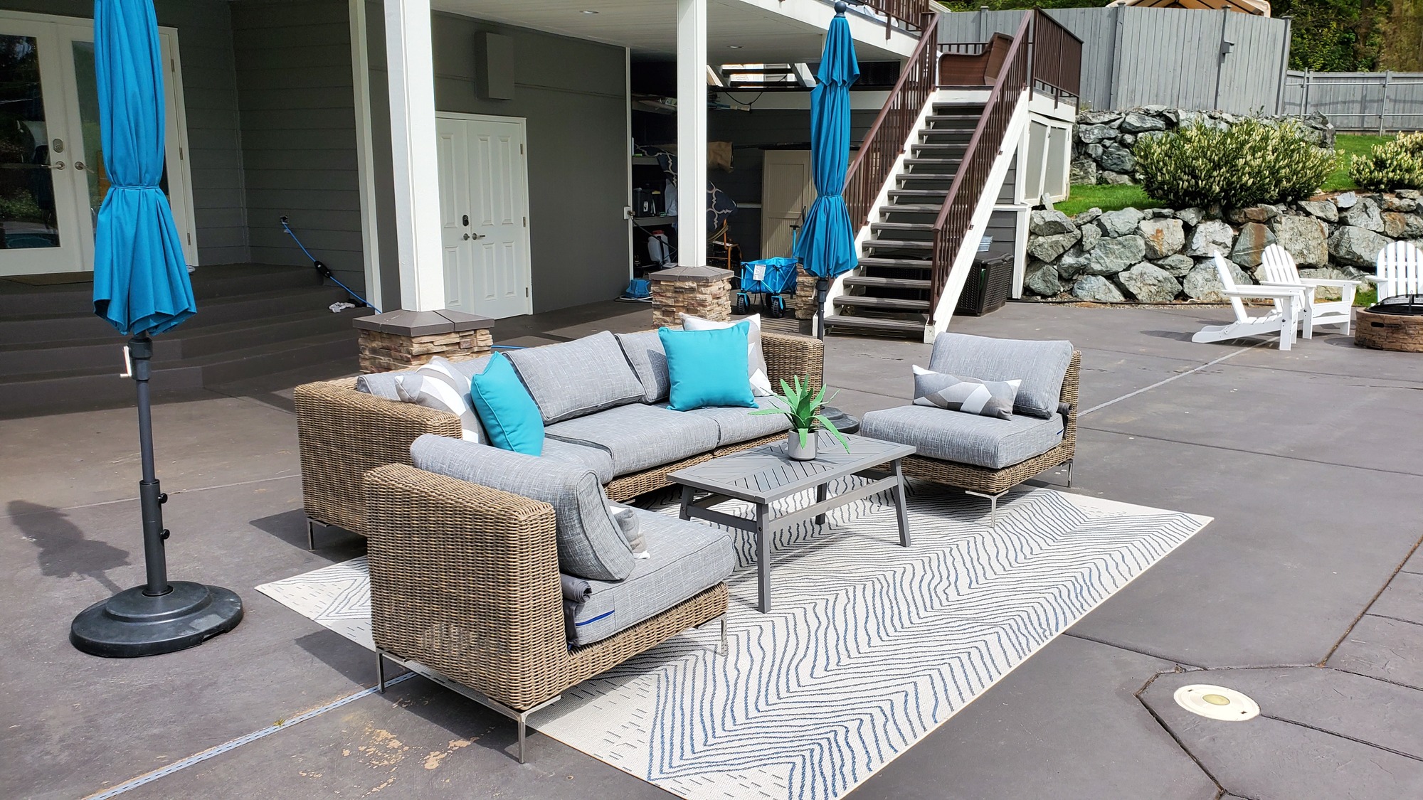 Pool Deck with Modern Flair in Washington State - Gallery photo 8 of 9