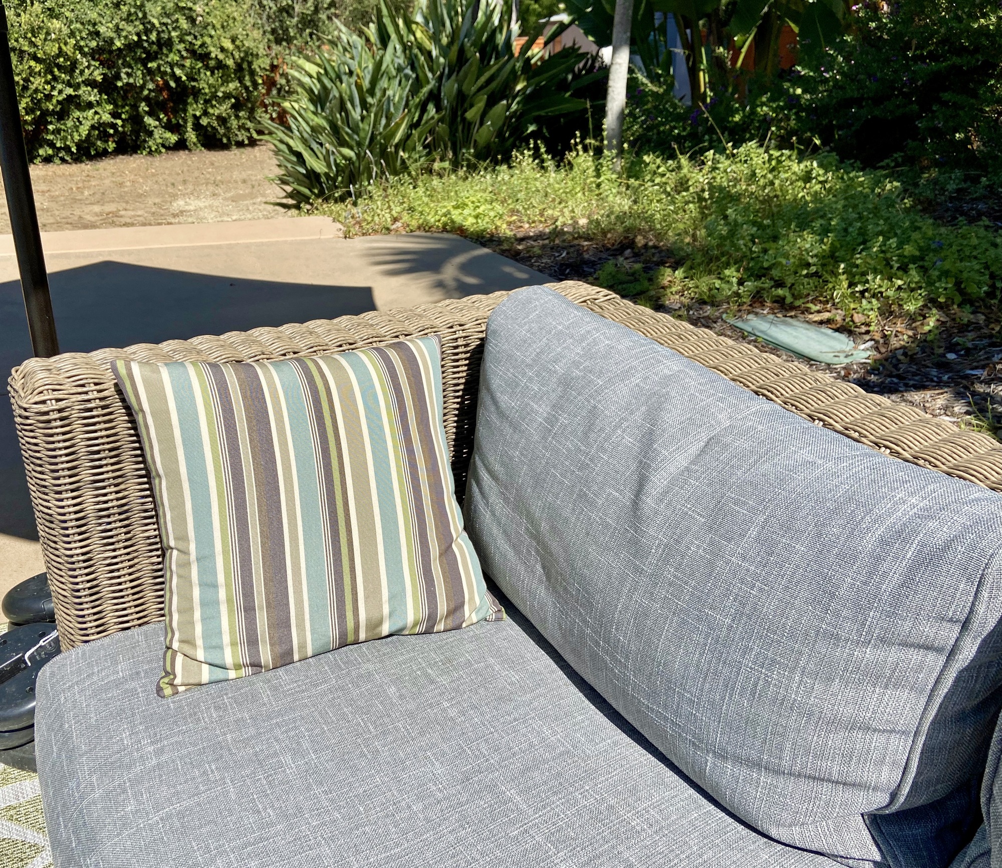 Earthy, Relaxing Pool Deck in Southern California - Photo 7