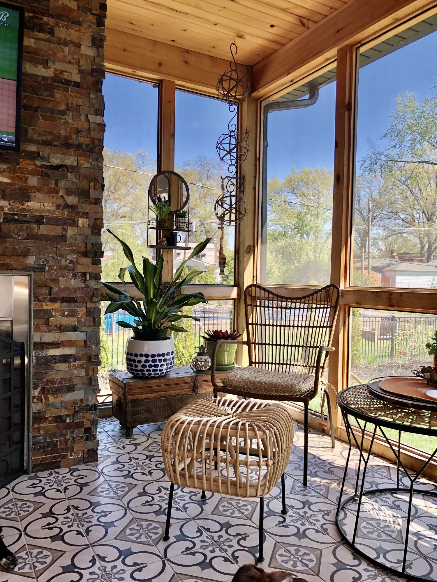 Relaxing Porch in South City St. Louis, MO - Photo 3