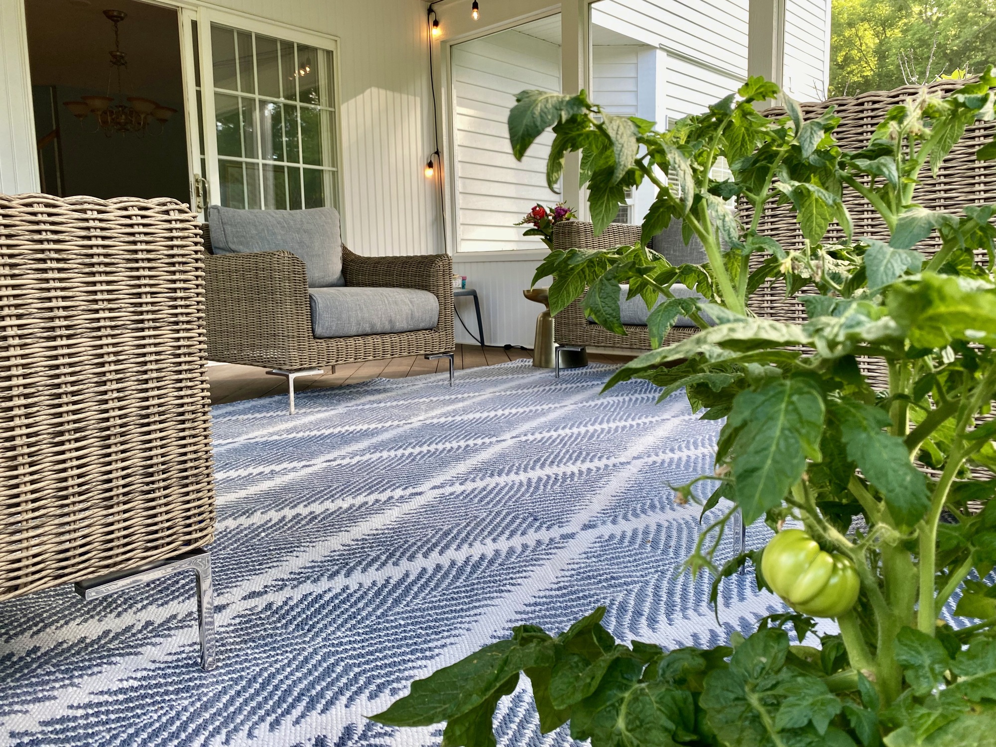 A New York Director’s Spacious Screened-In Porch - Photo 9