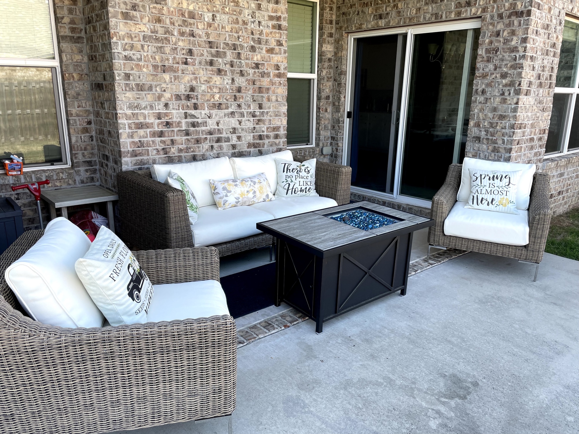 A Sports-Loving Family’s Modern Gathering Space in Fayetteville, AR - Photo 1