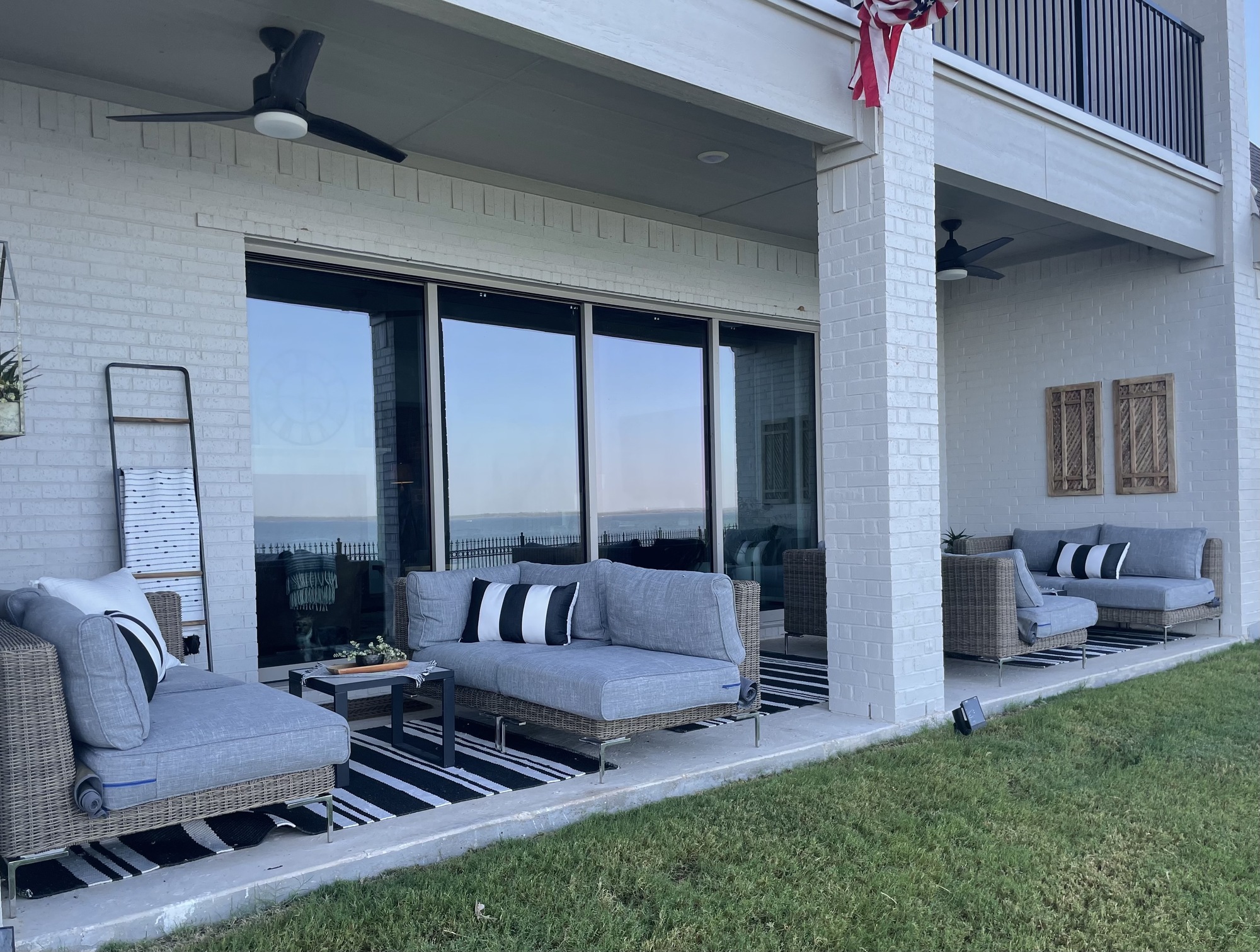 A Contemporary Bohemian Courtyard and Covered Porch - Photo 3