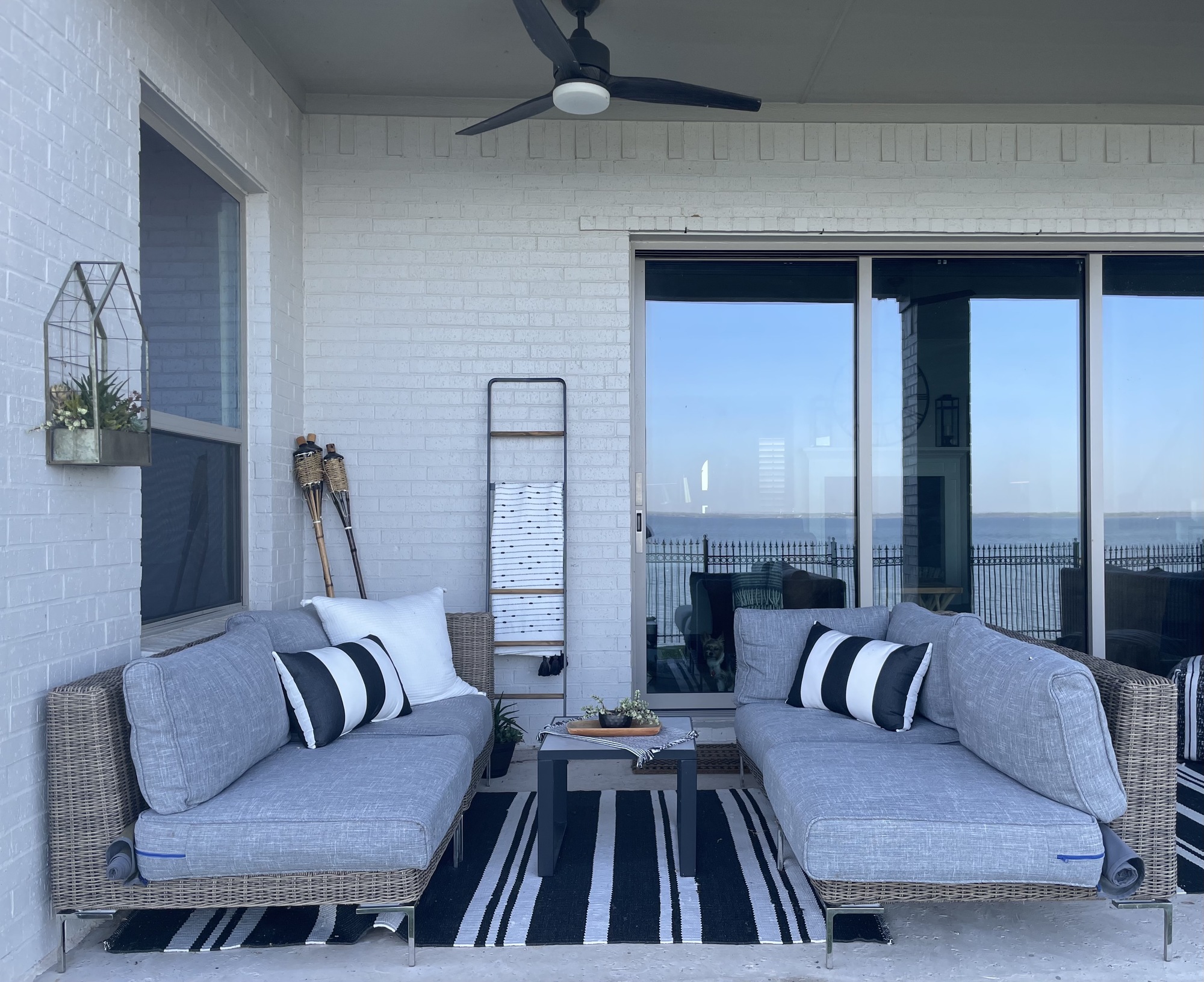 A Contemporary Bohemian Courtyard and Covered Porch - Photo 4