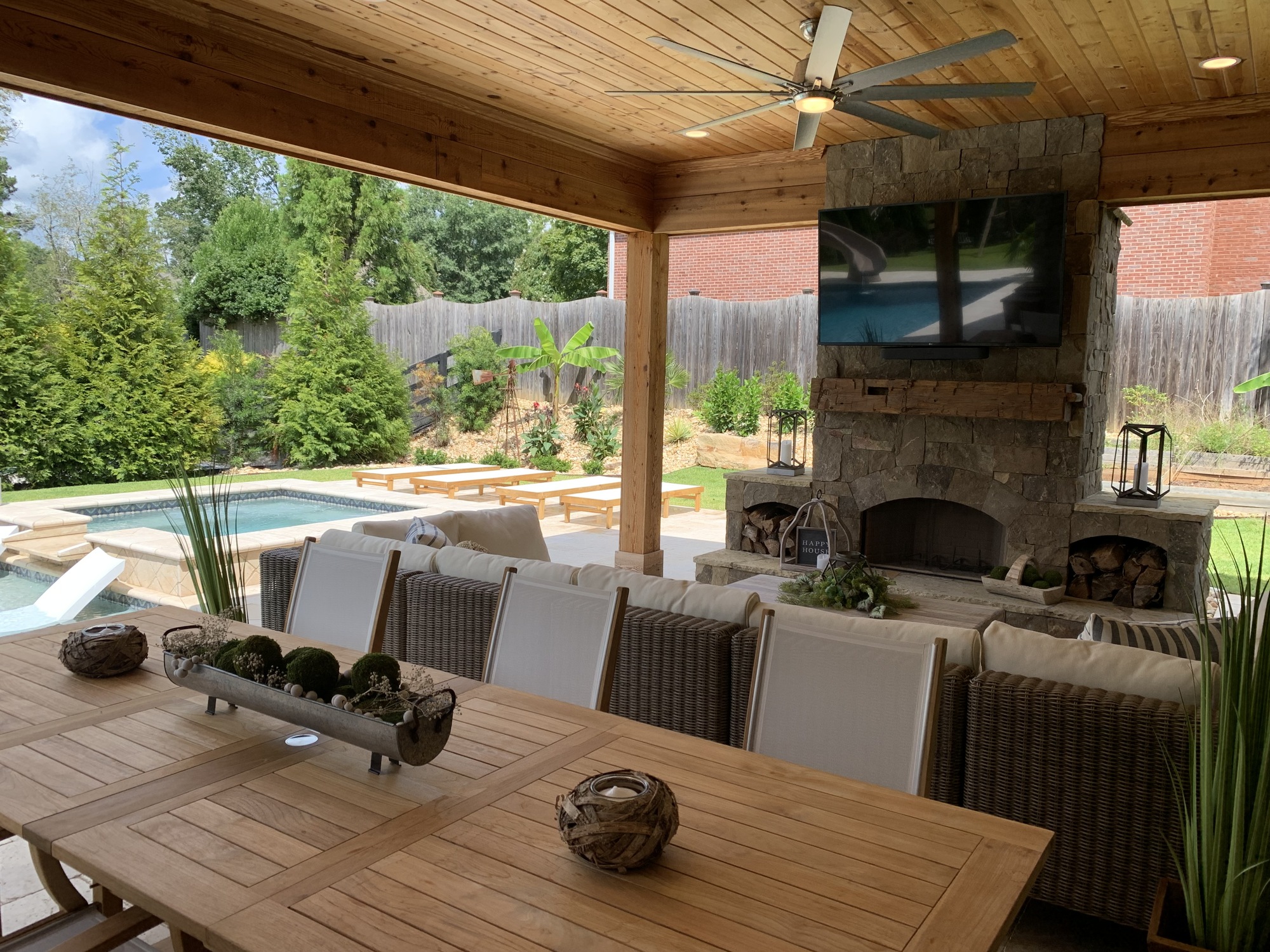 A Rustic Caribbean–Themed Outdoor Living Space - Photo 5