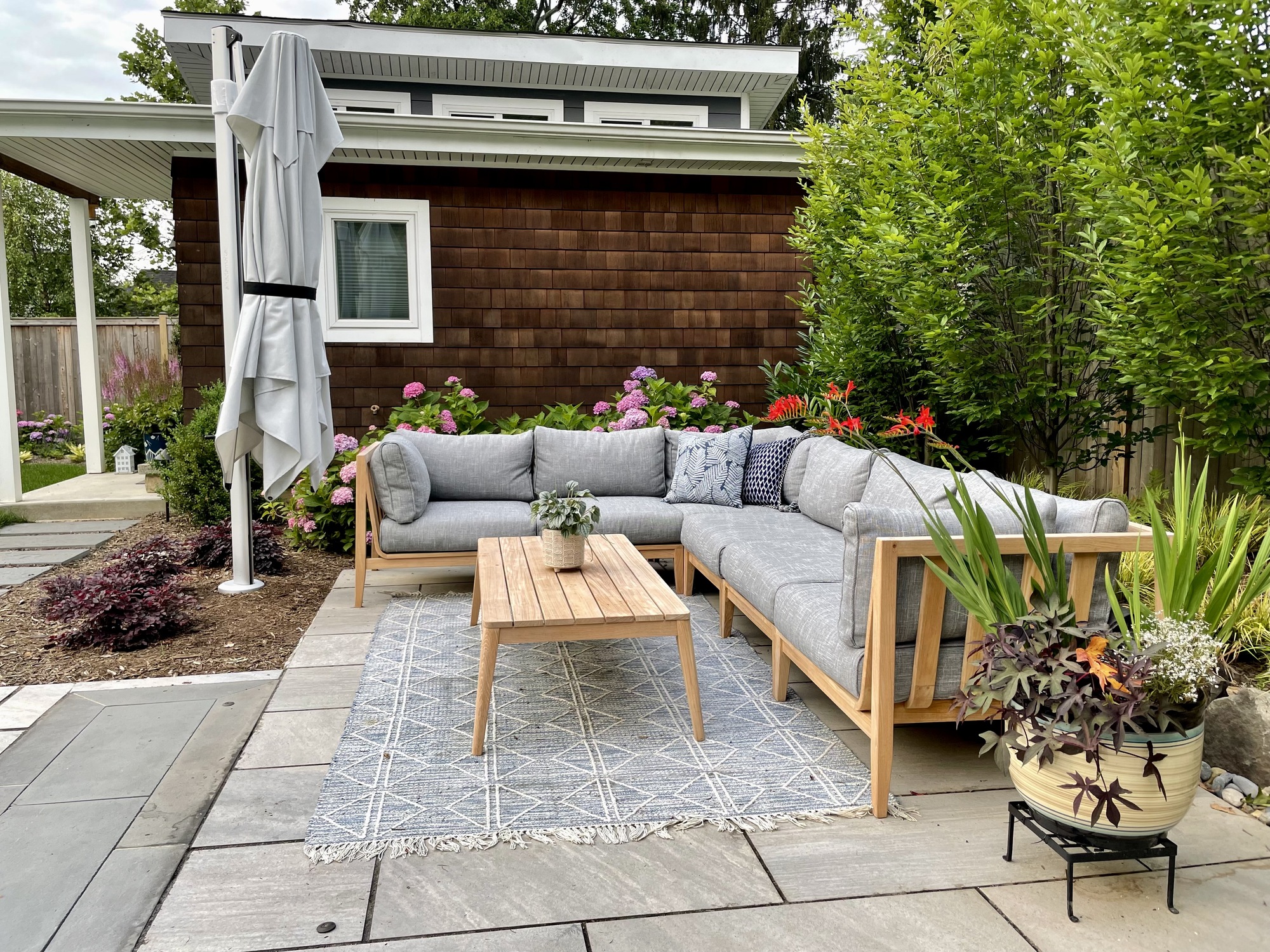 A Music-Loving Family’s Backyard Pool Deck - Photo 2