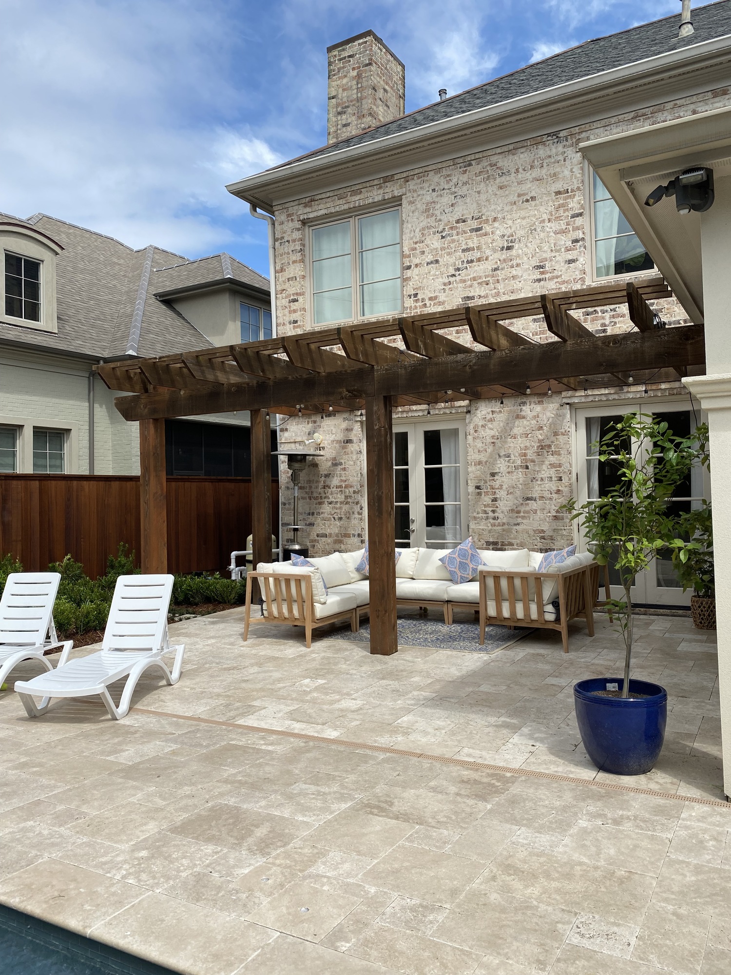 A Cozy, French-Country New Orleans Backyard and Pool - Photo 6