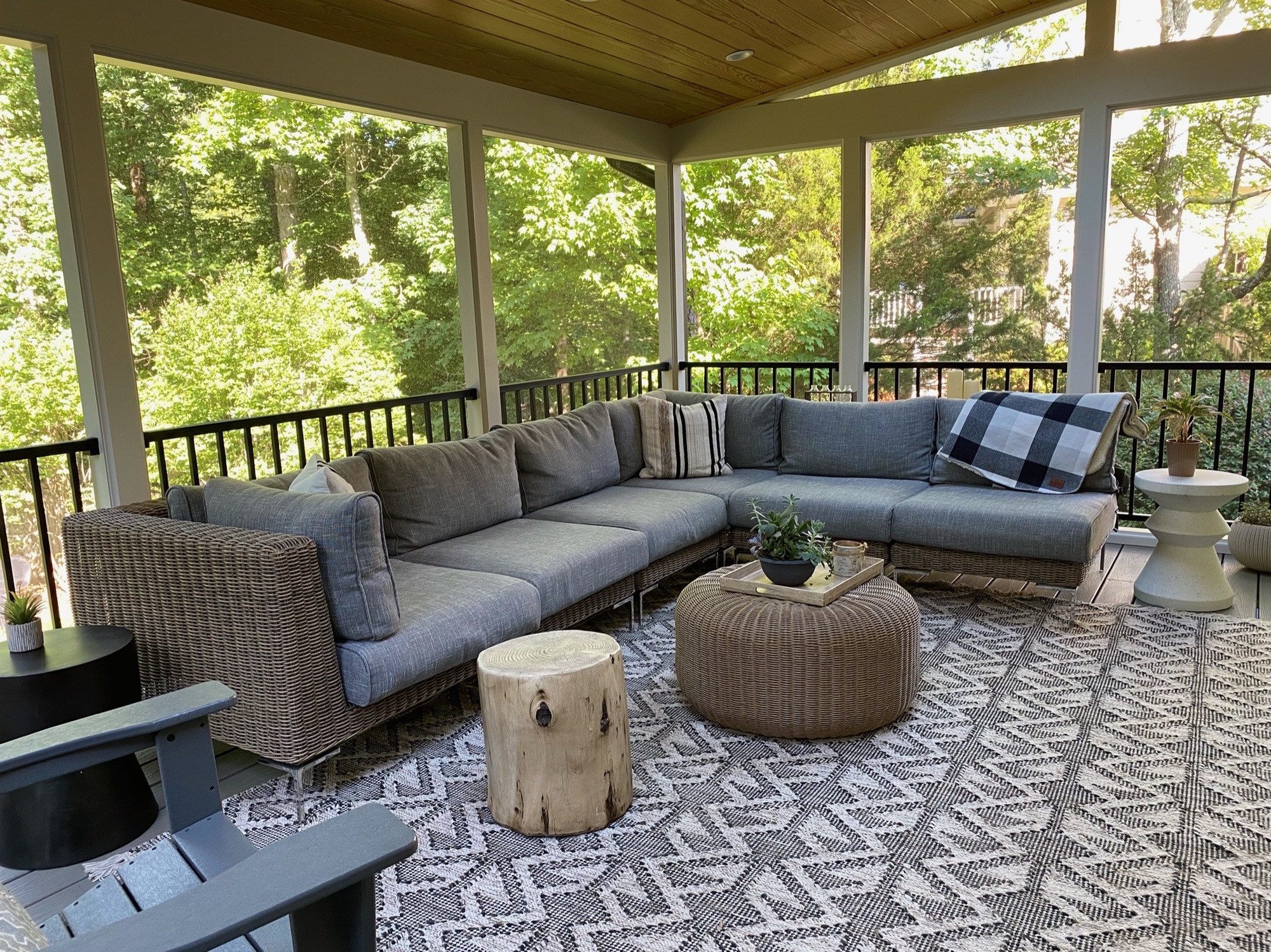 Eclectic Outdoor Living Room in North Carolina  - Gallery photo 4 of 7