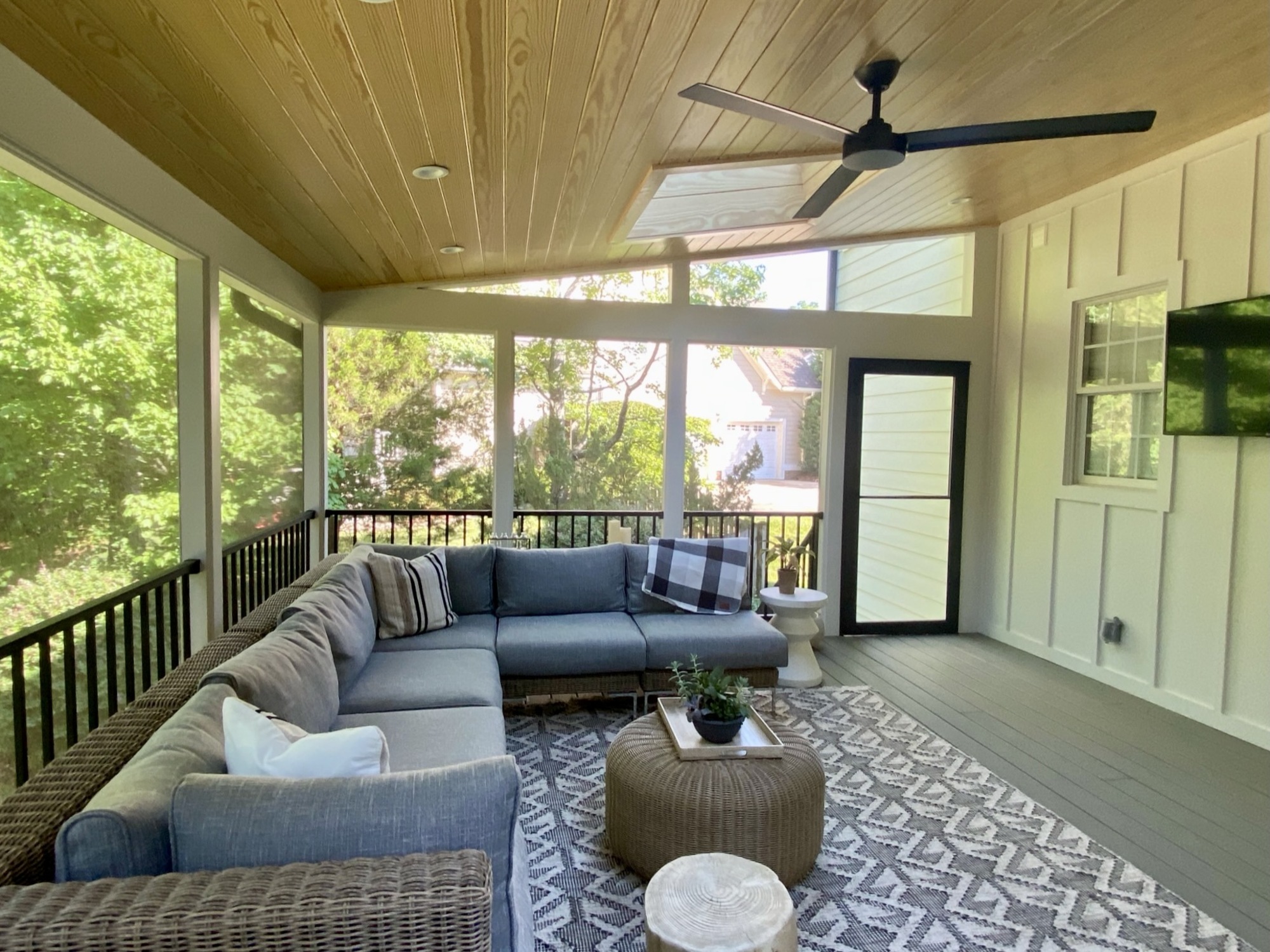 Eclectic Outdoor Living Room in North Carolina  - Gallery photo 5 of 7