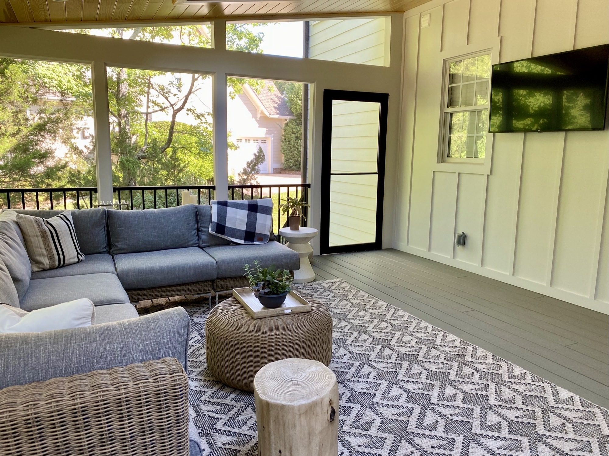 Eclectic Outdoor Living Room in North Carolina  - Gallery photo 7 of 7