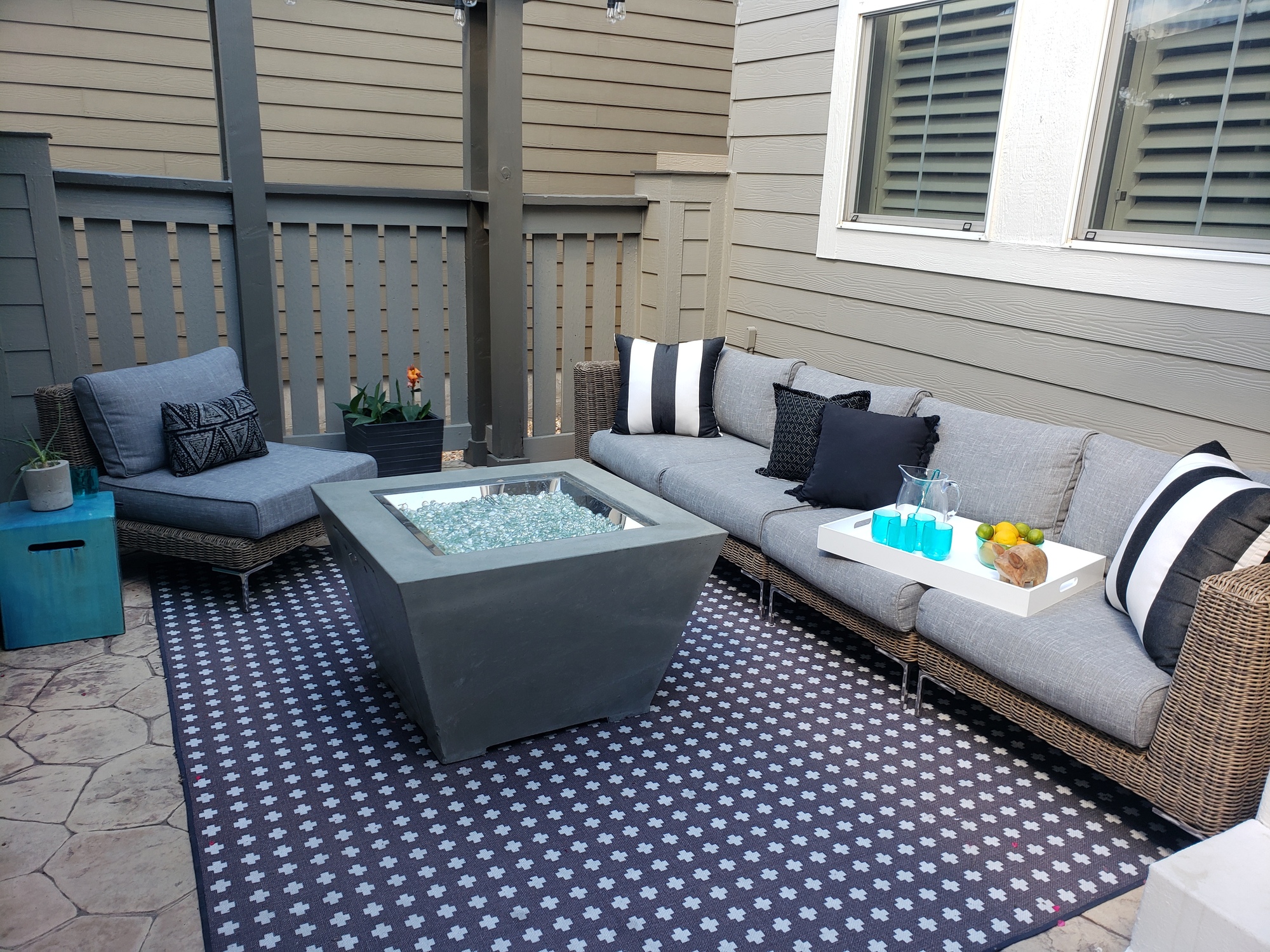 Entertainment-Ready Patio in Highlands Ranch, CO - Photo 1