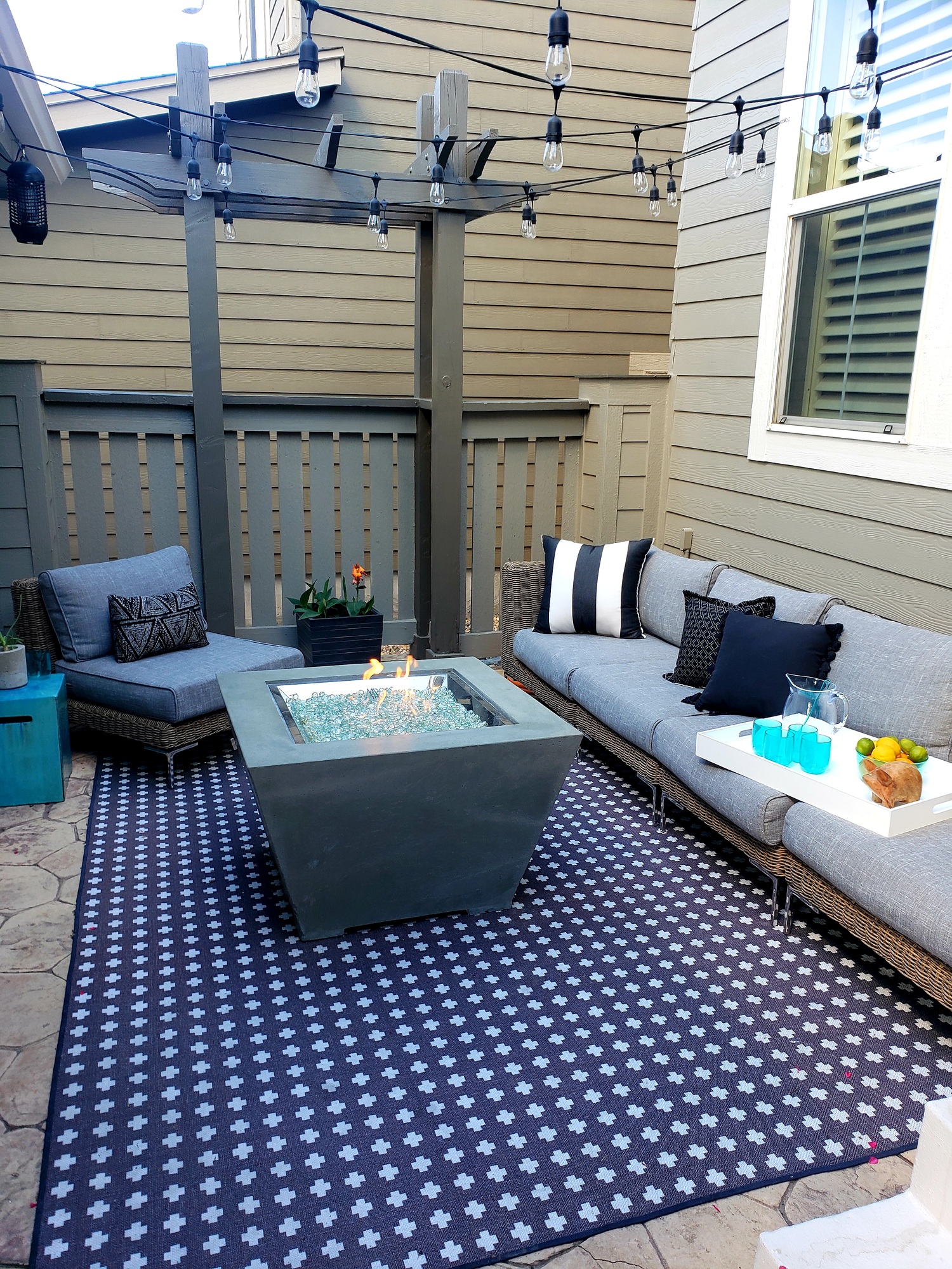 Entertainment-Ready Patio in Highlands Ranch, CO - Photo 9