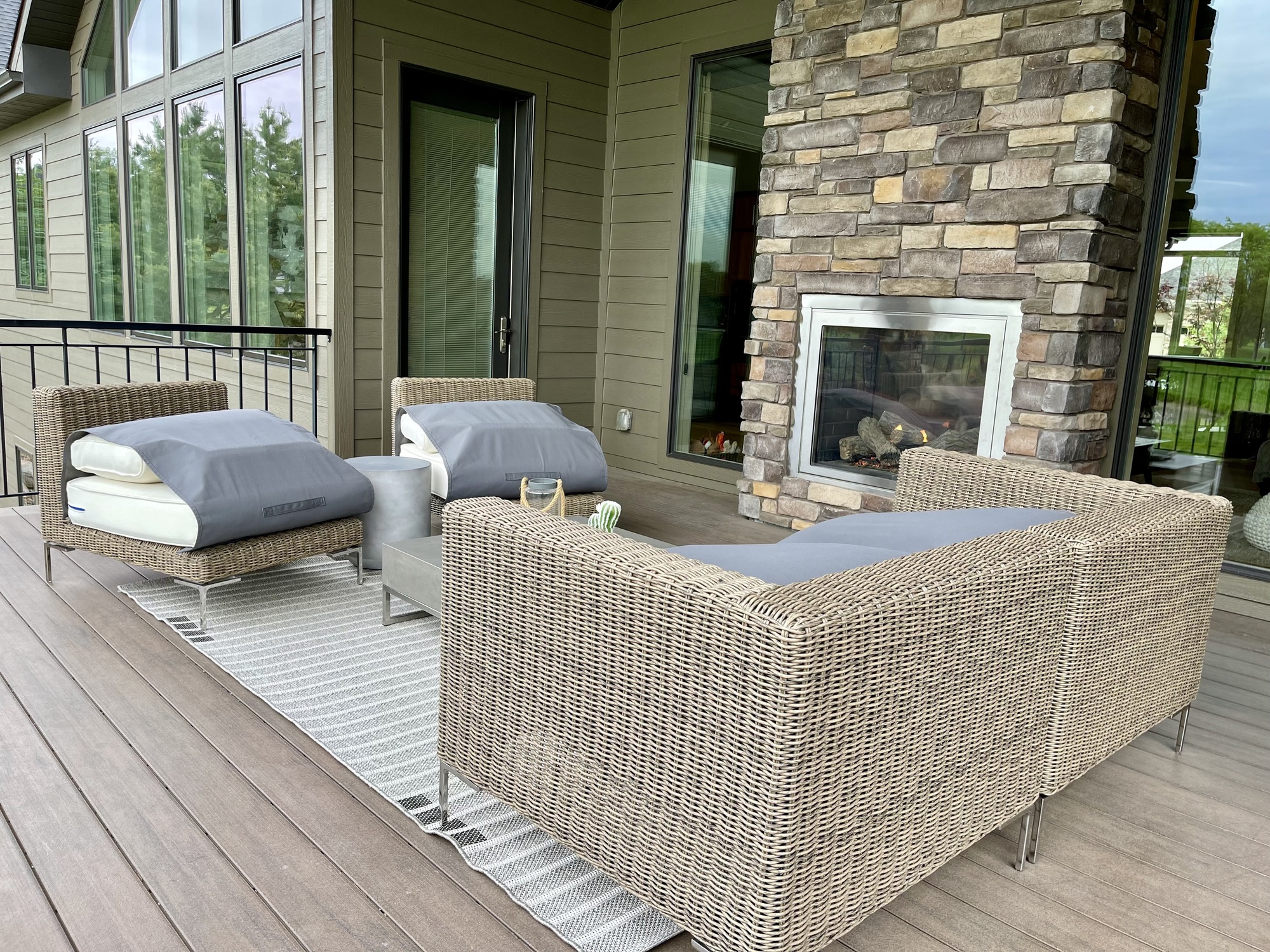 Mid-Century Deck in Lincoln, Nebraska - Photo 10