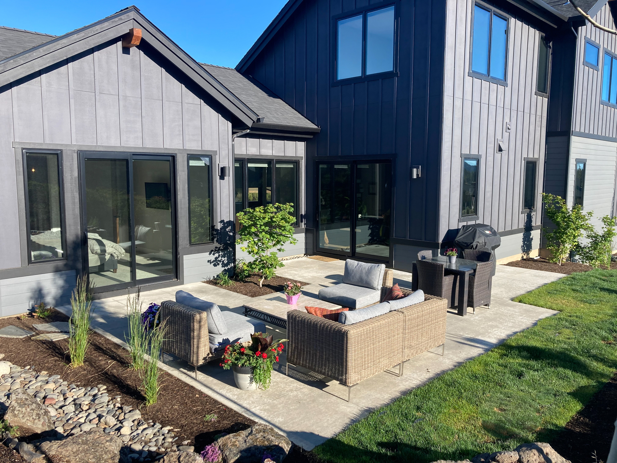 Two Outdoor Enthusiasts’ Modern Farmhouse in Bend, Oregon - Photo 3