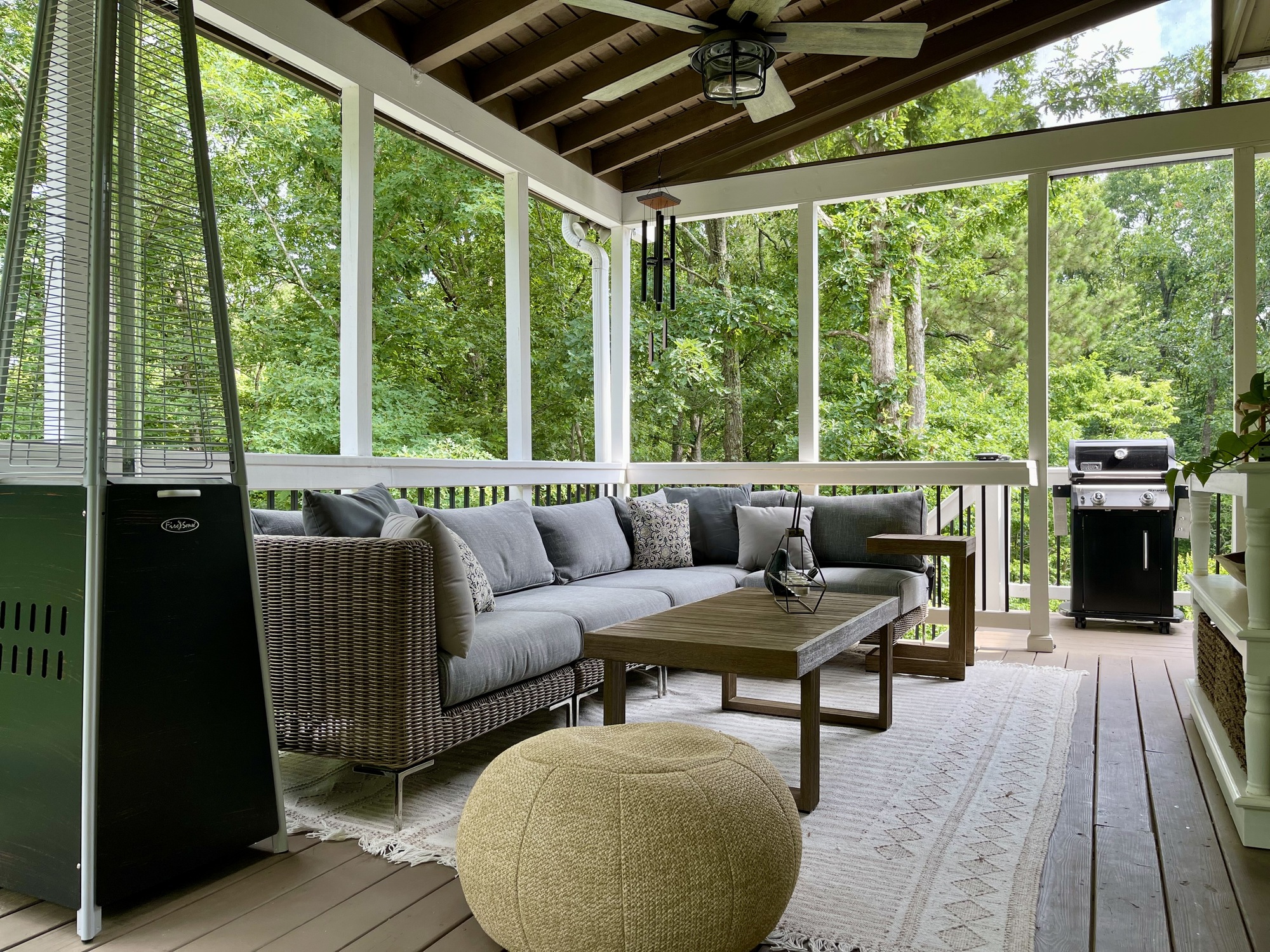 A Tennis Lover’s Mid-Century–Style Poolside Deck in Legacy Park - Photo 3