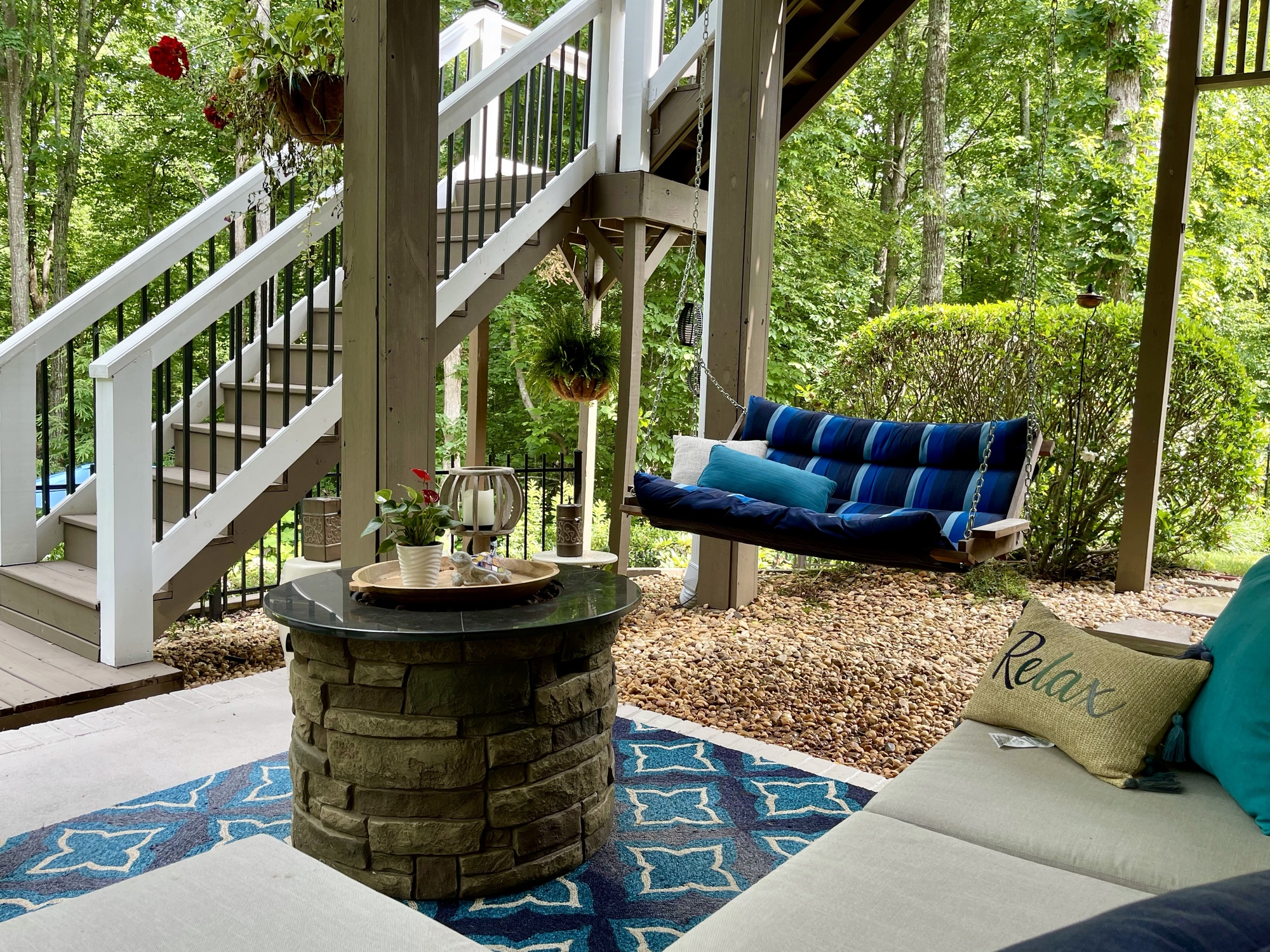 A Tennis Lover’s Mid-Century–Style Poolside Deck in Legacy Park - Photo 5