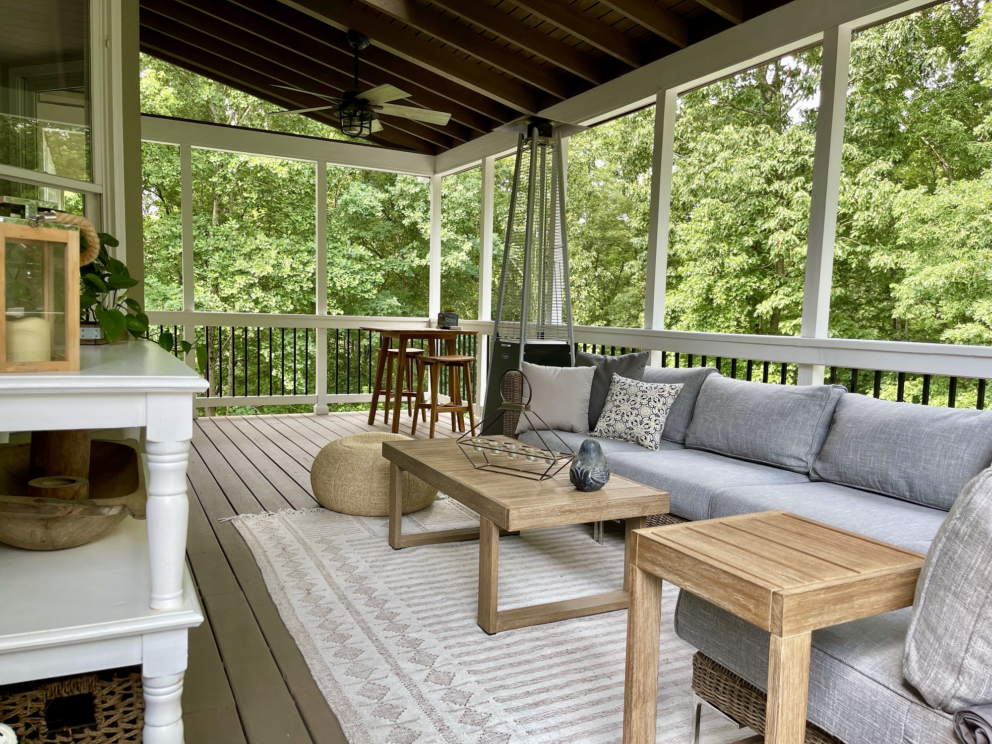 A Tennis Lover’s Mid-Century–Style Poolside Deck in Legacy Park - Photo 6