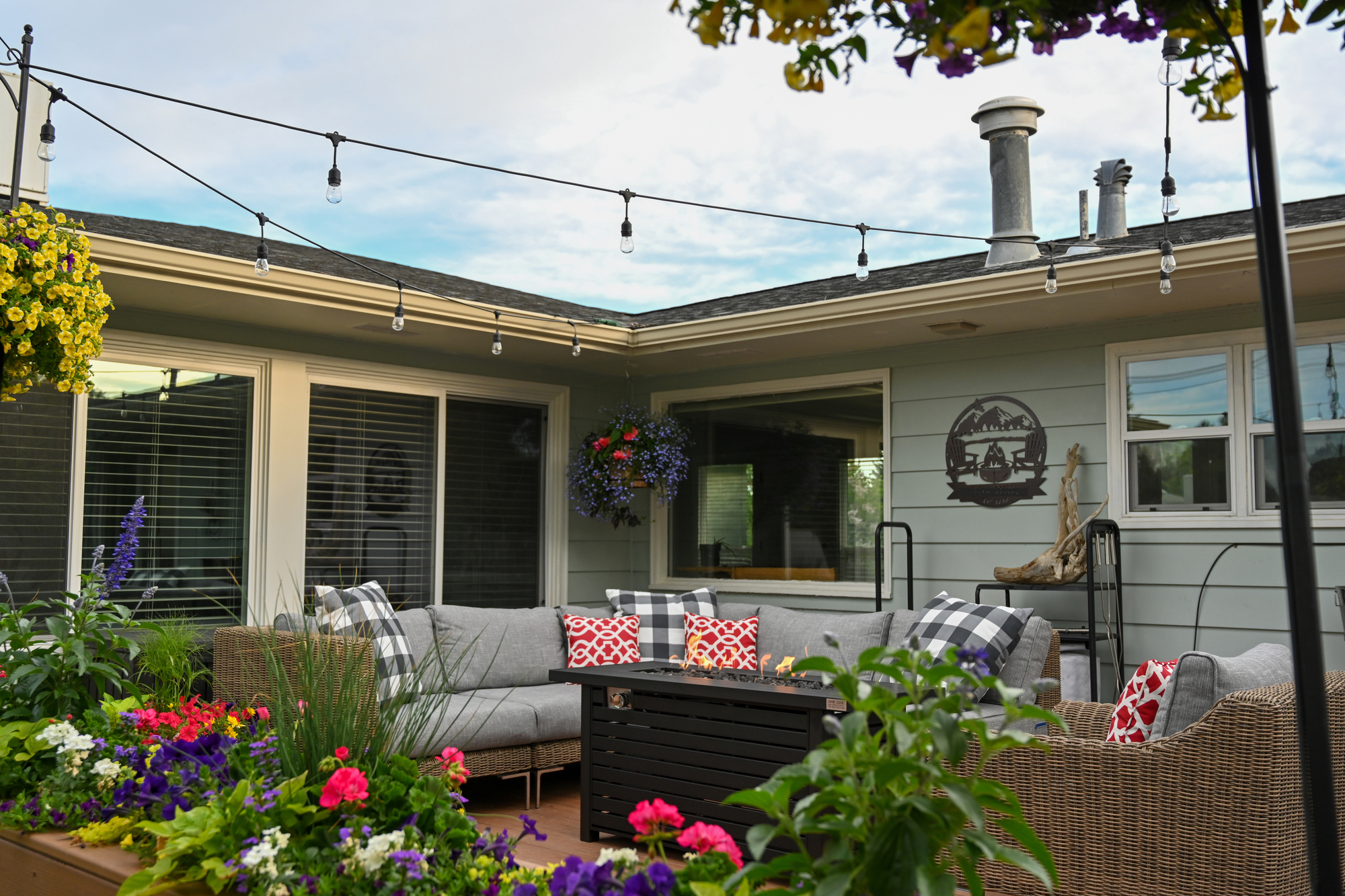 Two Healthcare Workers' Blooming Mid-Century Deck - Photo 4