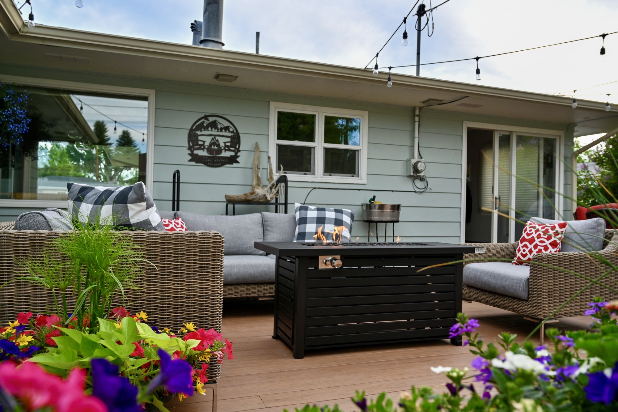 Two Healthcare Workers' Blooming Mid-Century Deck - Photo 5