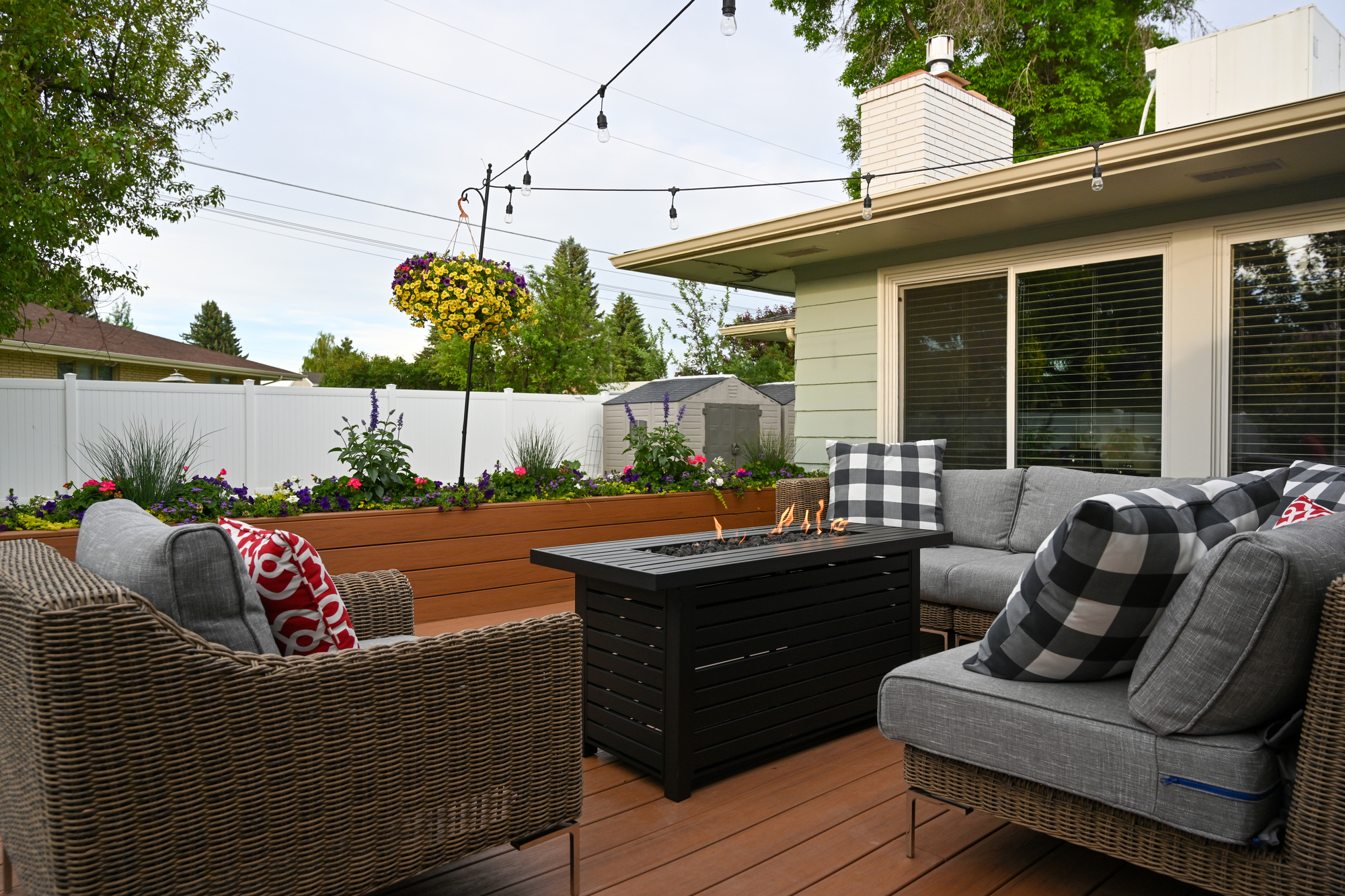 Two Healthcare Workers' Blooming Mid-Century Deck - Photo 6