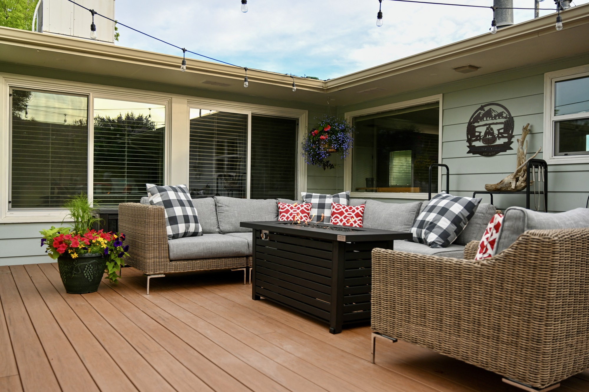 Two Healthcare Workers' Blooming Mid-Century Deck - Photo 7