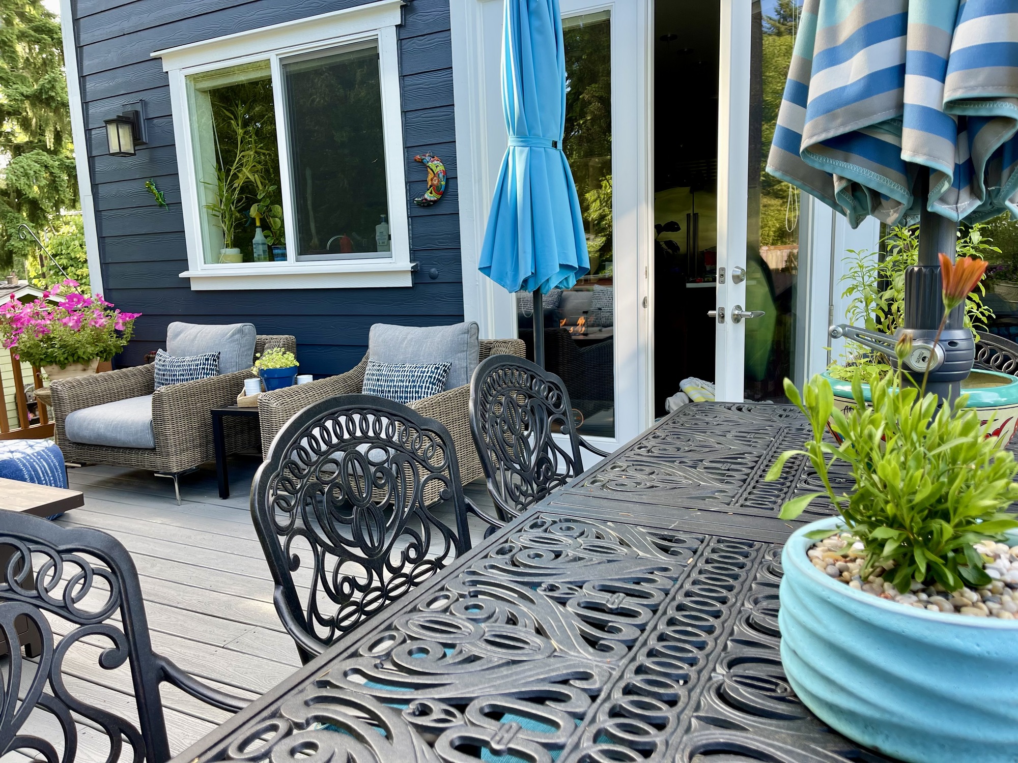 Inviting Upper Deck Among the Trees in Washington - Photo 2