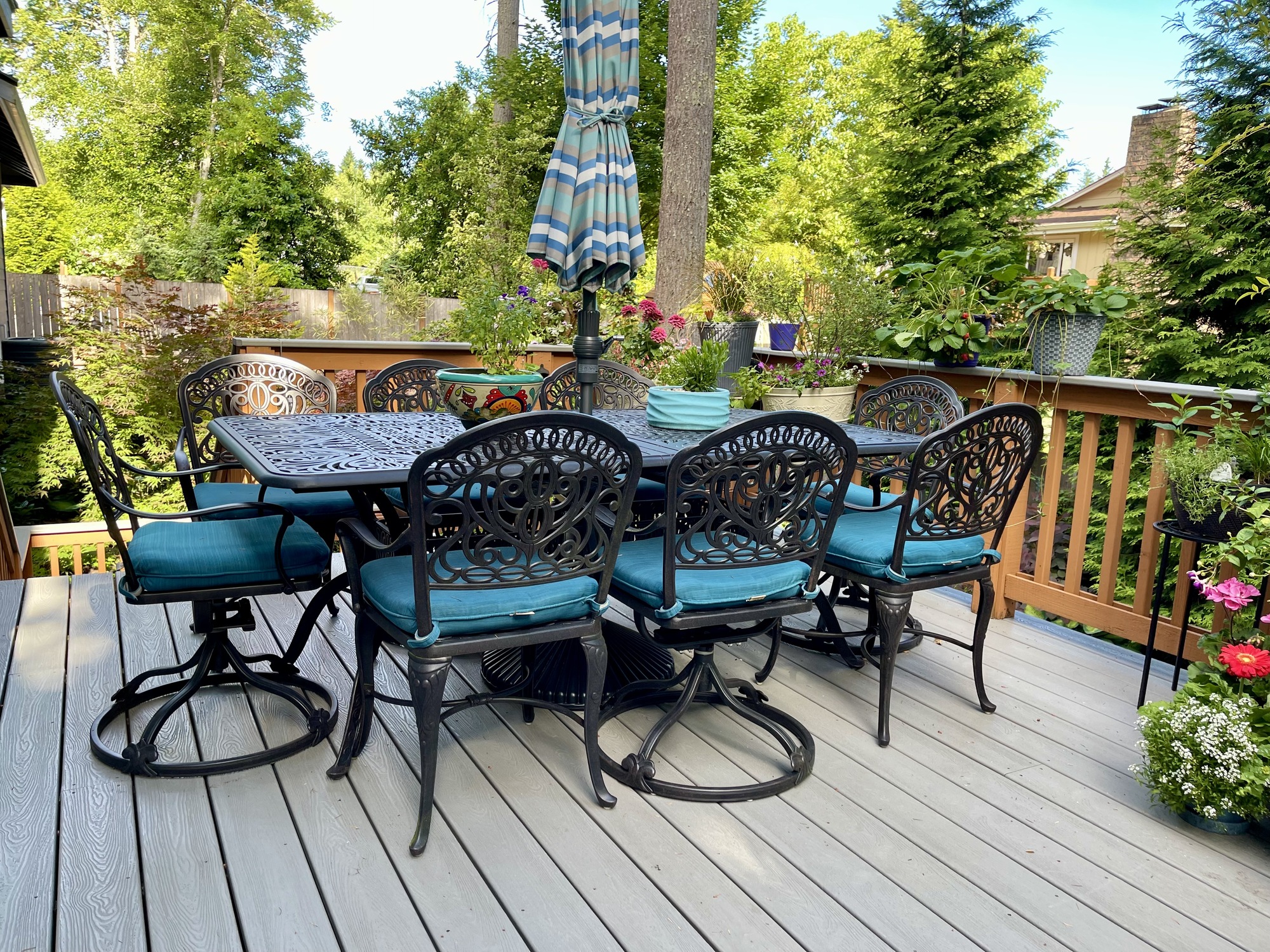 Inviting Upper Deck Among the Trees in Washington - Photo 6